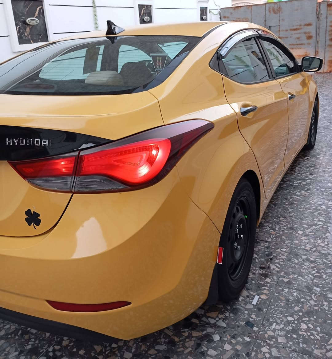 اسلام عليكم انترا وأرد امريكي موديل 14 محرك 1800دوش رقم بغداد سياره ماشيه 100تخم تاير حداديه تحكم استيرن جهتين شاشه كامره نضام يكو حاكيه سقفيه داخل لونين عسلي سياره ليبل واحد بدون دواخل بدون تبديل بدون ايرباك بيه طخه خفيفه بين الباب والجاملغ صفحت السايق مكان السياره بغداد السعررررررر....109 الهاتف ***********...
