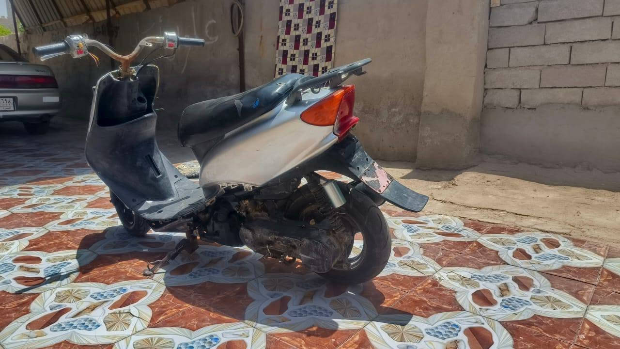 سلام عليكم دراجه عفصوري 60 دراجه بلاديه حلوه بس جانت متروكه وعمرتها شوفت عينك بعدهي عل سحك مكينه شلعه ومعدل دك 80 سرعتها ومكينه ناعمه حلوه سلف هندر نكره سعر 170وبيها مجال قليل حك الجيه مكاني البصره القرنه ناحيه الثغر  متواجد واتساب وماسنجر ***********
