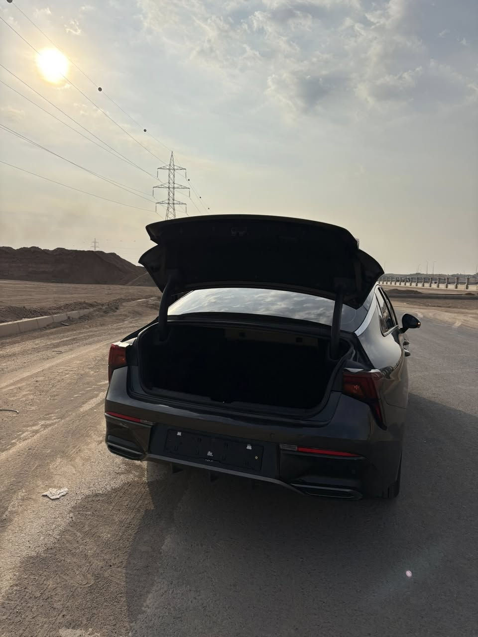 السلام عليكم 
 K5 2025 هايبرد 
محرك 2.0L 
 900 كم يعني اخت زيرو 
سيارة فول مواصفات ومعروفة مواصفاتها مال Gt line كير ماوس وداتا شو وبصمة تقدم السيارة وترجعها والخ بس عدا البانوراما
سعرها 190 ورقة 
ضررها جاملغ الخلفي والبوند صبغ
والصندوق مبدل بلادي وفقط بخ
مكانها اربيل 
*********** واتساب و اتصال
