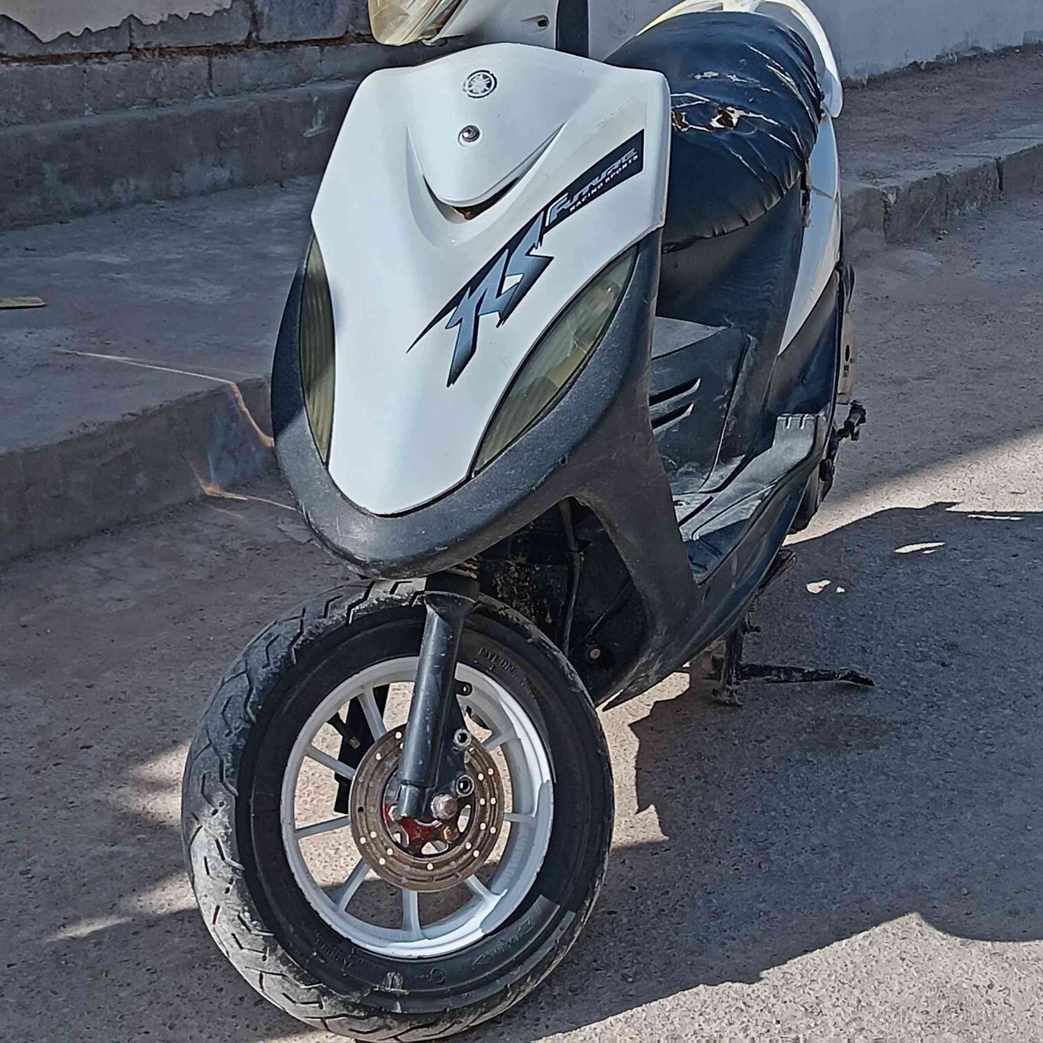 سلام عليكم ورحمة الله ماكس للبيع بلادي ٤٩ مكينه خرسه كهربائيات كلها شغاله مابيها نقص غير بس باتري كله شغال شلعه ومعدل تاكل الكاع رايدها ٤٢٥ وبيها مجال قليل ***********
