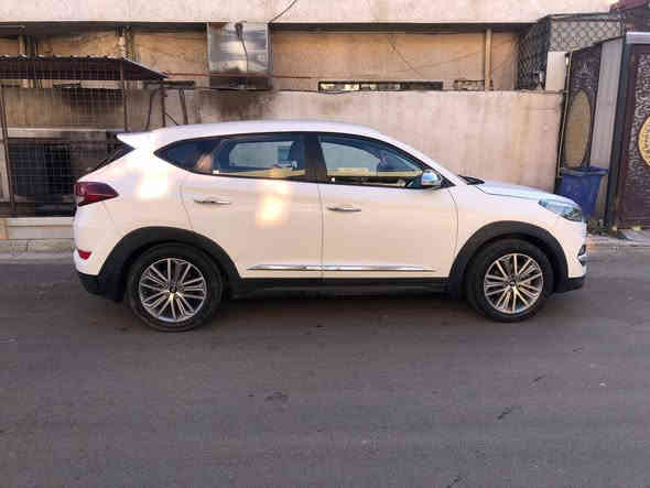 توسان 2018
خليجي  خليجي
سياره. مبدل عرقجين قماره مصبوغه عام
سونر  بالمنشور موضح كلشي
جاهزه سياره 
ماشيه 145 كيلو
سعر 140 
مكان سياره بغداد عطيفيه 
استفسار اتصل ‭0771 294 0952
