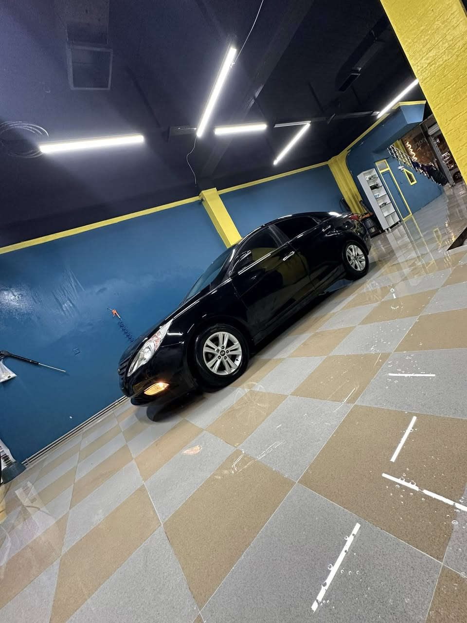 سۆناتا
بڕاوە بڕاوە بڕاوە

مۆدێل ٢٠١٢ 

١٧٨ هەزار ڕۆشتوە

ڕەشی قەتران

مواسەفات فول فول بەس پانۆڕامانیە

کوشن جڵد و کوشن سارد و گەرم

ئاوێنە کارەبای و ئاوێنە ئیشاڕەت

بەسمە و شاشەو کامێرا

چوار تایە و ویلی لۆکی لە ژێرە

سەقفی وەک شوشەیە هیچ چاڵ و شوختی نیە

سەیارەکە تا حەز بکەیت جوانە 

کەفەر گۆڕان و دەعم و لێدران و سەقف بەشەرت

سپێری دانەبەزیوە

شوێن ڕانیە (چوارقوڕنە)

*********** فایبەر و واتس ئاپی لەسەرە

تکایە جوان زانیاریەکان بخوێنەوە
