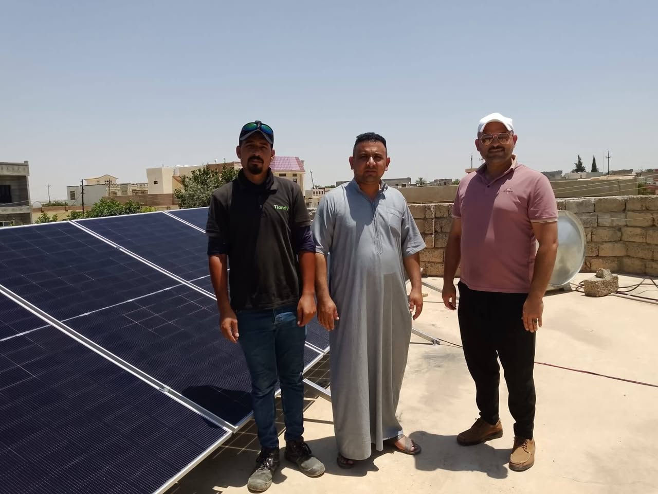 ✨ إنجاز جديد من شركة النور الهندسية للطاقة الشمسية ✨
ضمن سعينا المستمر لنشر حلول الطاقة النظيفة وتوفير أنظمة طاقة موثوقة وعالية الكفاءة، أنجزت كوادر شركة النور الهندسية للطاقة الشمسية اليوم وبحمد الله نصب ثلاث منظومات طاقة شمسية متكاملة، بواقع منظومتين بسعة 15 أمبير ليلي و15 أمبير نهاري، ومنظومة ثالثة بسعة 15 أمبير ليلي و16 أمبير نهاري، وفق أعلى المعايير الفنية والهندسية المعتمدة.
تم تنفيذ الأعمال من قبل فريقنا المتخصص باستخدام مواد أصلية ومعدات ذات جودة عالية، لضمان أفضل أداء واستقرار للمنظومات على المدى الطويل، مع توفير حماية متكاملة وكفاءة تشغيلية تلبي احتياجات المستفيدين بأفضل صورة.
🔹 تنفيذ هندسي احترافي بإشراف كوادر متخصصة
🔹 استخدام مواد ومعدات عالية الجودة
🔹 أنظمة حماية متكاملة لضمان التشغيل الآمن
🔹 كفاءة عالية واستقرار مستمر في الأداء
🔹 حلول اقتصادية ومستدامة للطاقة البديلة
نفخر بثقة زبائننا الكرام، ونواصل العمل بخطى ثابتة لتقديم أفضل خدمات الطاقة الشمسية في مختلف مناطق محافظة صلاح الدين وخارجها، بما يحقق الاستفادة القصوى من الطاقة النظيفة ويواكب التطور التقني في هذا المجال.
🎯 في شركة النور الهندسية للطاقة الشمسية لا نركّب فقط… بل نُتقن العمل
☀️ شمسك المضمونة… وكهرباءك اللي ما تخذلك
📞 ***********
📞 ***********
📍 صلاح الدين - الشرقاط - سايدين - قرية الحورية - مجاور محطة الأرجوان
#شركة_النور_الهندسية #الطاقة_الشمسية #الطاقة_المتجددة #SolarEnergy #الشرقاط #صلاح_الدين #هندسة

