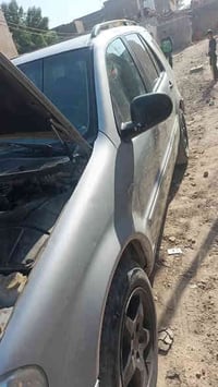 من رخصت الادمن المحترم مارسدس غواص محرك في 6 رقم انبار موديل 2004 السن...