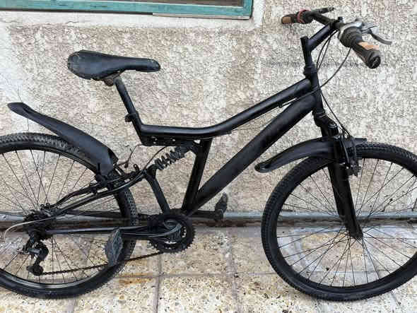 السلام عليكم هذا بايسكلي الشخصي للبيع بسعر 50 الف وبيه مجال زين لشراي عنوان بغداد حي العامل مقابيل البيت الياباني بايسكل نضيف ومابيه اي مشاكل بس بريك خلفي ماكو وماسحات بريك تعبانه بايسكل كامل مكمل تجي تاخذه على فحص اي مشكله بيه مرجوع الرقم ***********
