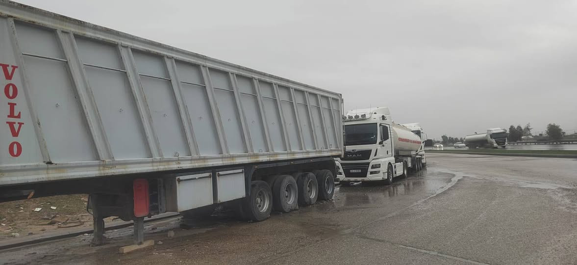 بودي قلاب ٤دنكير دبل تاير حداد وعد خنجر مربوط على سياره فالفو سنكل امامي احمر 2005 اوتوماتيك 
موجود في معرض الرزاق شارع مطار مقابل جسر حزيران كركوك
***********
