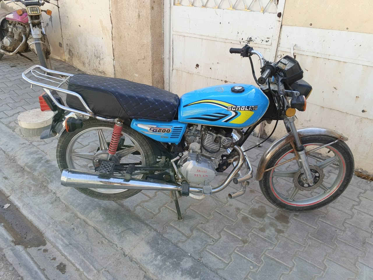 سلام عليكم دراجه سيفان الفين 2020 كامله مابيه اي نقص السعر 375 بيه مجال قليل حك الجيه ***********
