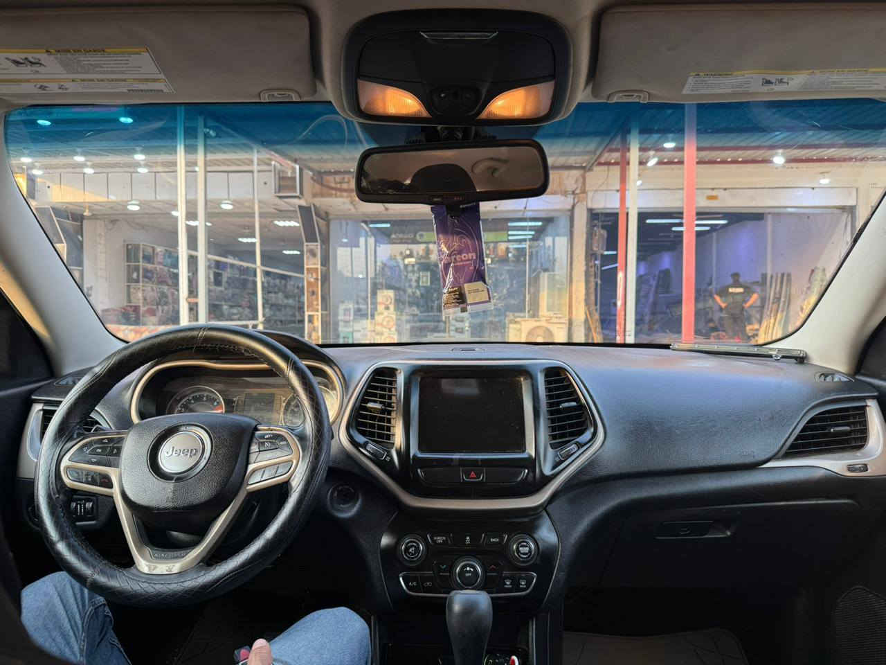 السلام عليكم 
جيب شيروكي بزون 2017
سيارة جاهزة للاخير ادامة جديدة
مكينة 4 سلندر 2,4
كير مكينة مكفول 
رقم بغداد مشروع وطني 
حادثها   بنيد ومدكر ايمن مبدل وبارد قليل بالمدكر الايسر 
سنويه جديده لسنة 2031 بسمي 
السعر 117
العنوان البصرة القرنة


**إذا كنت صاحب هذا الإعلان وتريد حذفه لأي سبب، رجاءا أرسل رسالة إلى الدعم الفني**