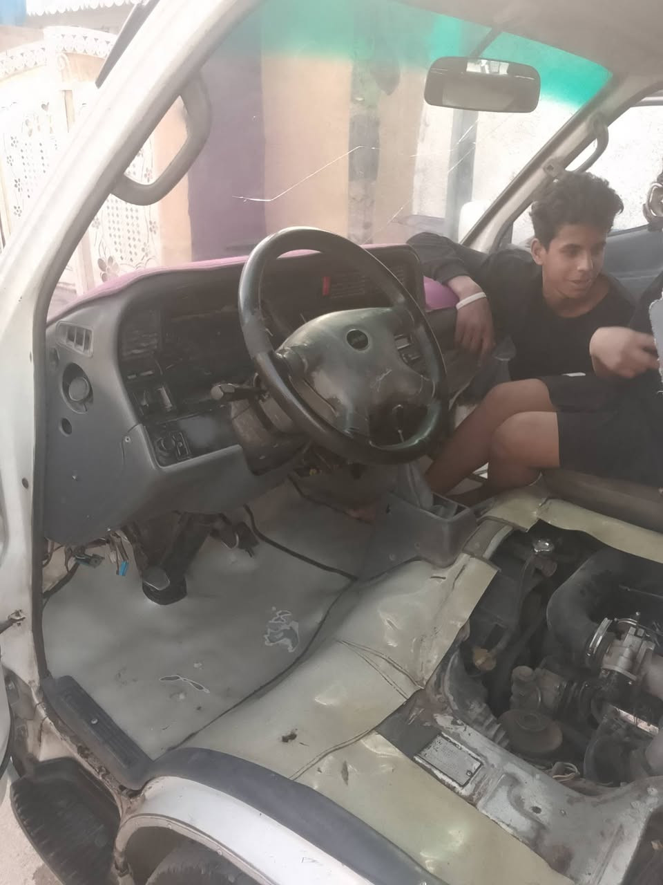 السلام عليكم اعيد النشر لئن هواي كالو اجي ومااجو مستعجل على بيعتها
جم بي فتون 2010محرك كير اكسن مكفولات بس صدرها نص عمر مراوس تكسي ***********رقمي بي واتساب
