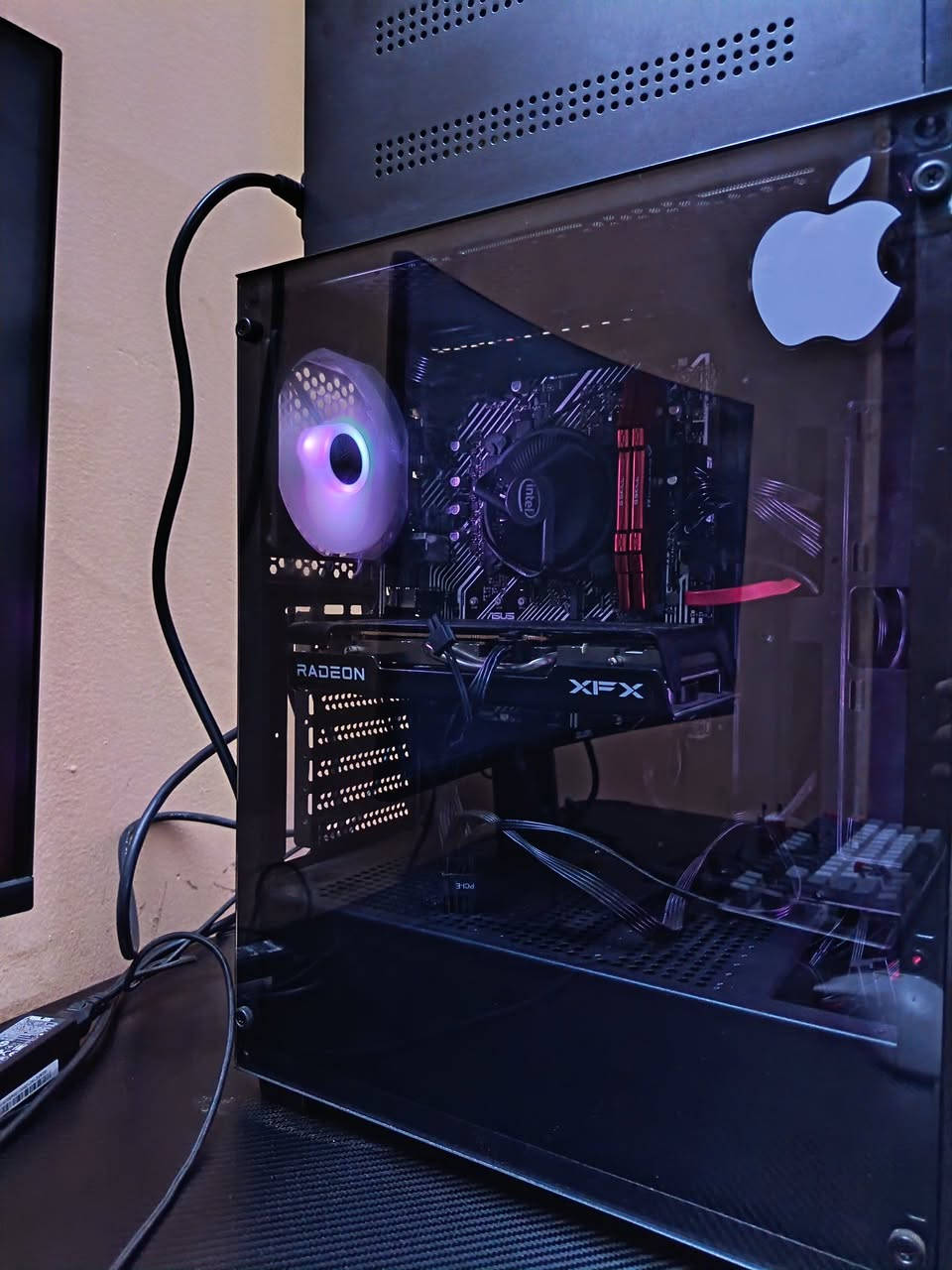 سلام عليكم كيس فقط للبيع 
Core i5 10400f
M. B: h510
RX 6500 xt 4g
Ram 16 3200 
PSU 650 w
Ssd128
hdd 1t
السعر 525 بيها مجال حك الجيه 
مكاني بغداد حي اور شراي تعال خاص او اتصل  ⁨***********⁩
