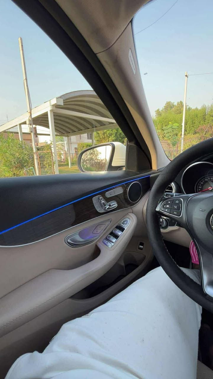 السلام عليكم 
للبيع 
مارسيديس C300 
الموديل 2018
فول مواصفات فتحه 
حساسات اماميه خلفيه 
هند بريك بصمه
كامره 360 درجه
رادار متعدد
مري قلاب 
صندوق كهرباء
دبل ماوس تحكم 
كشنات تدفئه كشنات كهرباء 
خزن ميموري اناره داخليه
وضعيات قياده متعدده
وبيها هواي مواصفات 
صور الحادث مرفقه مع المنشور 
العنوان بغداد شارع فلسطين 
للاستفسار 
***********
