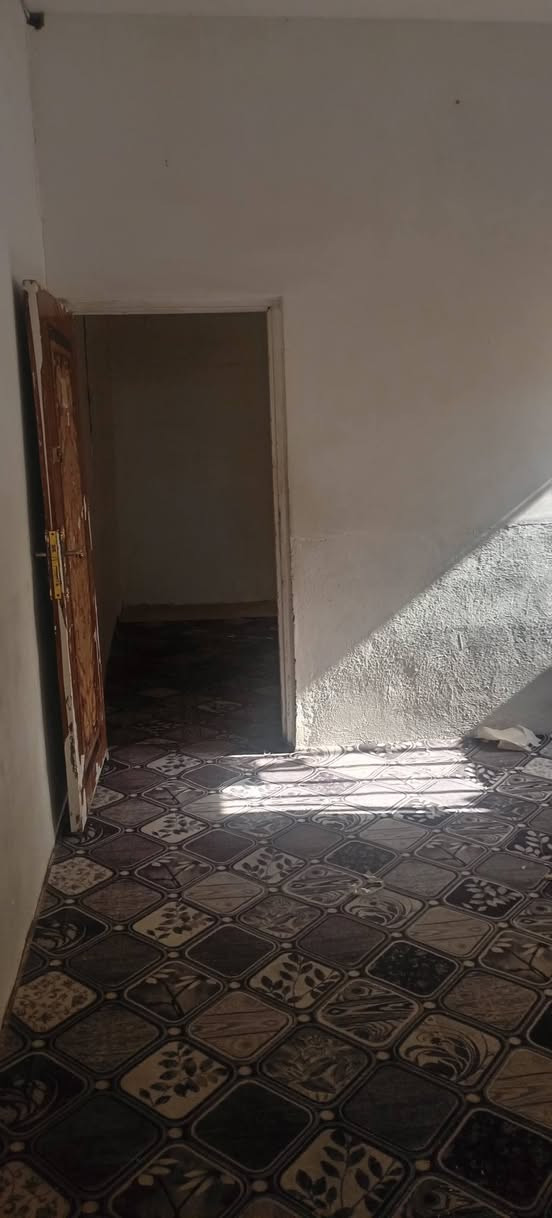 سلام عليكم بيت للبيع100م مع عرصه 100م ينباعاسوه او بس لبيت مكان البيت نجف شارع كربلاء عمود175طريق ياعلي كامل الخدمات مشمول بلتطويب سعر لبيت12مليون مكان حلو وكله تبليط خط مولد كل الخدمات موجوده تابع الفيديو***********
