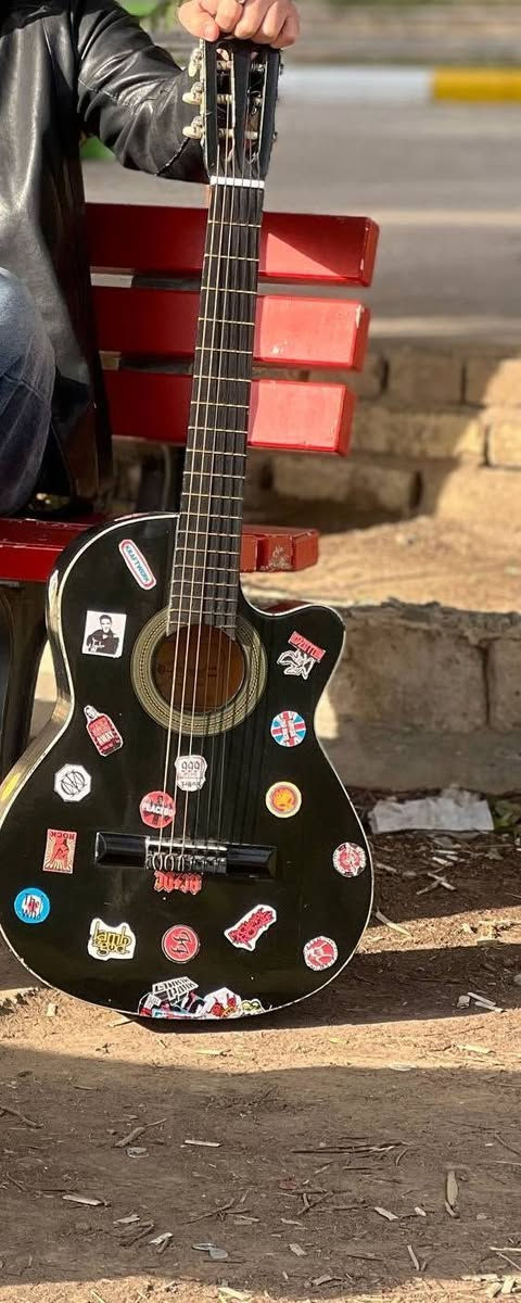 كيتار كلاسيك
دايموند للبيع هاند ميد ان ايران

هذا صوتة وشكلة ونظافتة

سعرة ٧٠ وبي مجال بسيط

***********

او تراسلني ماسنجر
