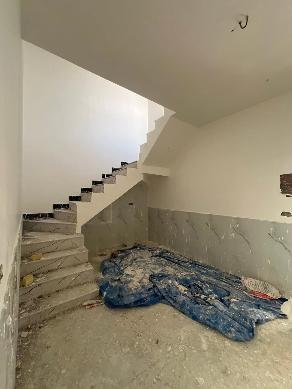 بيت للبيع مساحه 110 بيت جاهز تستلم مفتاح شغل
فوول بيت طابوك صب كونكريت سديناويه بشارع بانزين خانه 
السعر 55 وبي مجال الشراي البيت قريب على رئيسي بنص السكن 

وكافه الخدمات متوفره مجاري كهرباء تستلم نقص كيزر فقط 

واتساب ***********
