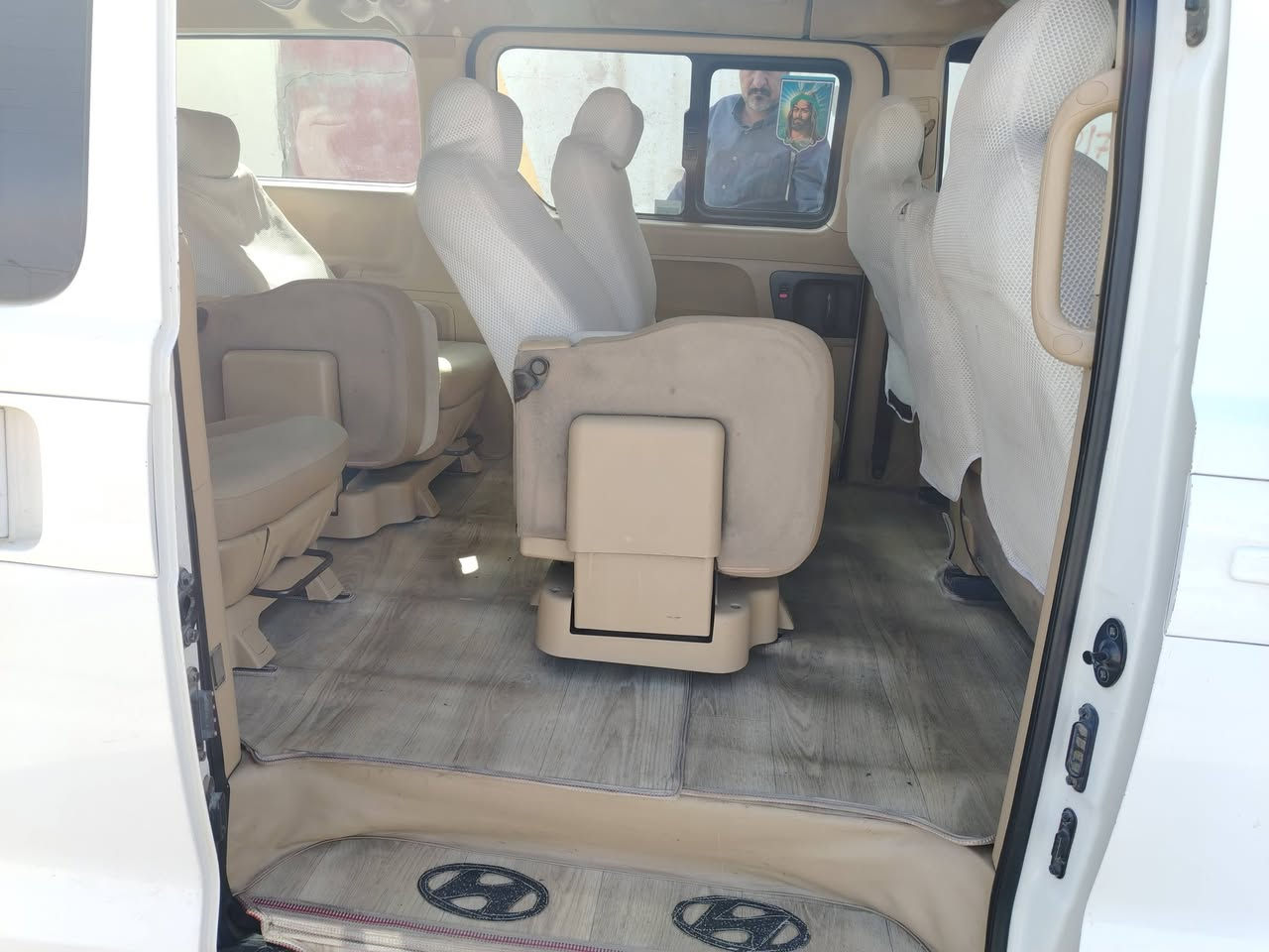 ستاركس 14 للبيع بيه جاملغ امامي مبدل و باب سايق صبغ بدون دواخل السعر 160 وبيه مجال الموبايل *********** ترهم مراوس لموديل تسعه
