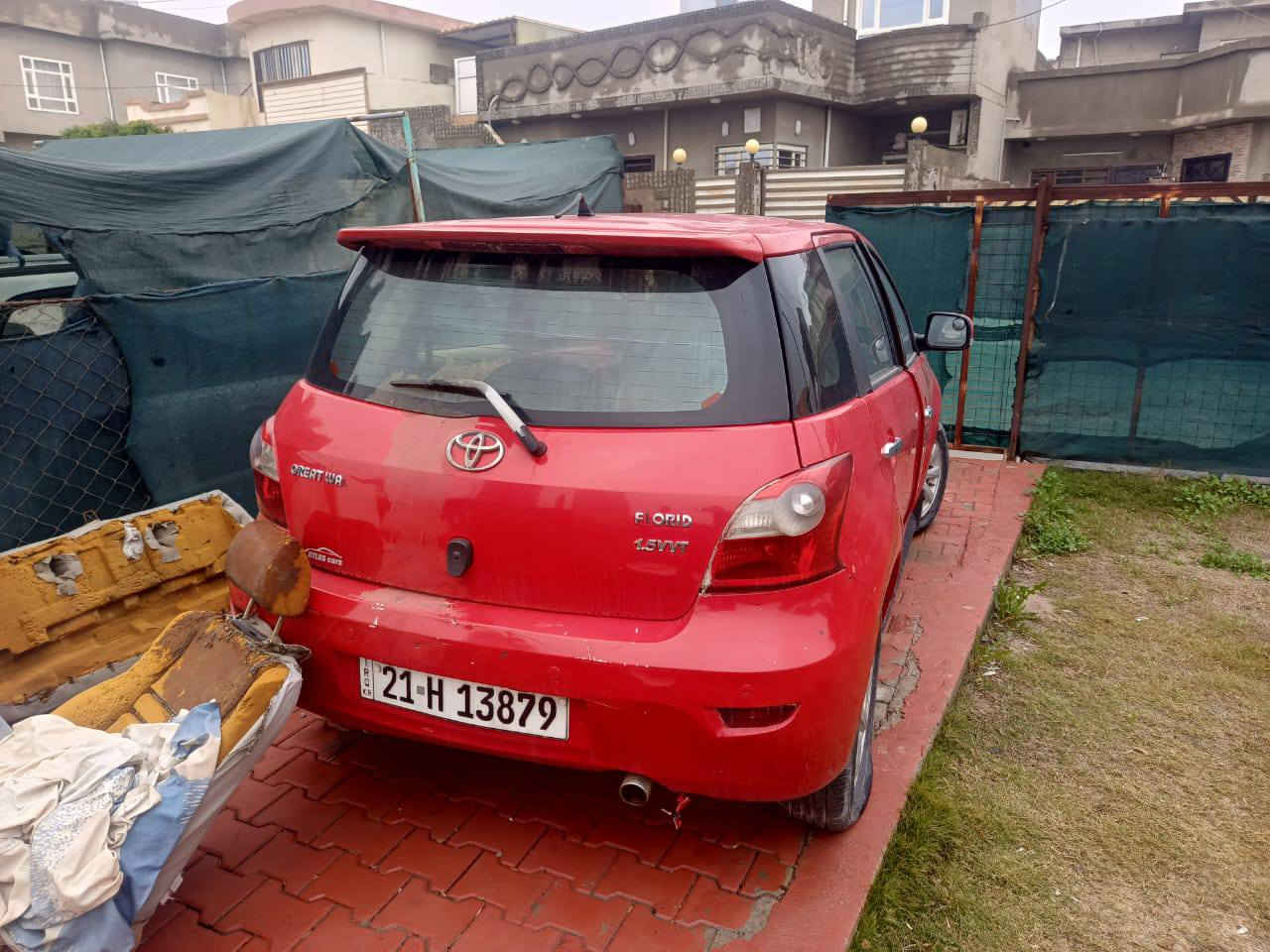 يارس صيني.  كير محرك حاويه جديد. مال يارس كندي. سنه ويه جديد  شرط كير محرك وتحويل.   احترك دشبول.  عندي سيارا شغال   ناقص دشبول وشويه كهرباء يأت.  سعر 35   ورقه.  ***********
