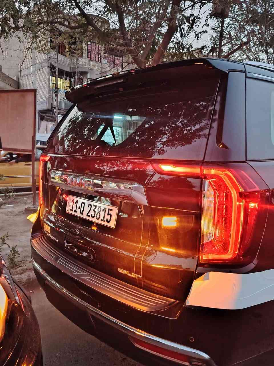 GMC 2024 وكالة المنصور خليجي
الفئة: SLT
ماشيه 4 الف كم على وضع الشركة

المحرك: 5300 (مرغوب)
رقم بغداد

المواصفات:
1- ثلاجة داشبول ديجتل
2- تشغيل عن بُعد
3- إطفاء ذاتي
4- حساس أمامي وخلفي
5- رادار أمامي وجانبي
6- باب خلفي كهرباء
7- كشنات كهرباء
8- تحديد مسار
بعد هواي بيه مواصفات 
داخلها الضمان
صيانة كاملة بالشركة
تبديل دهن وفلاتر كامل

السعر : 57 وبيها مجال بسيط 
المكان: بغداد السيديه 
للاستفسار: ***********
