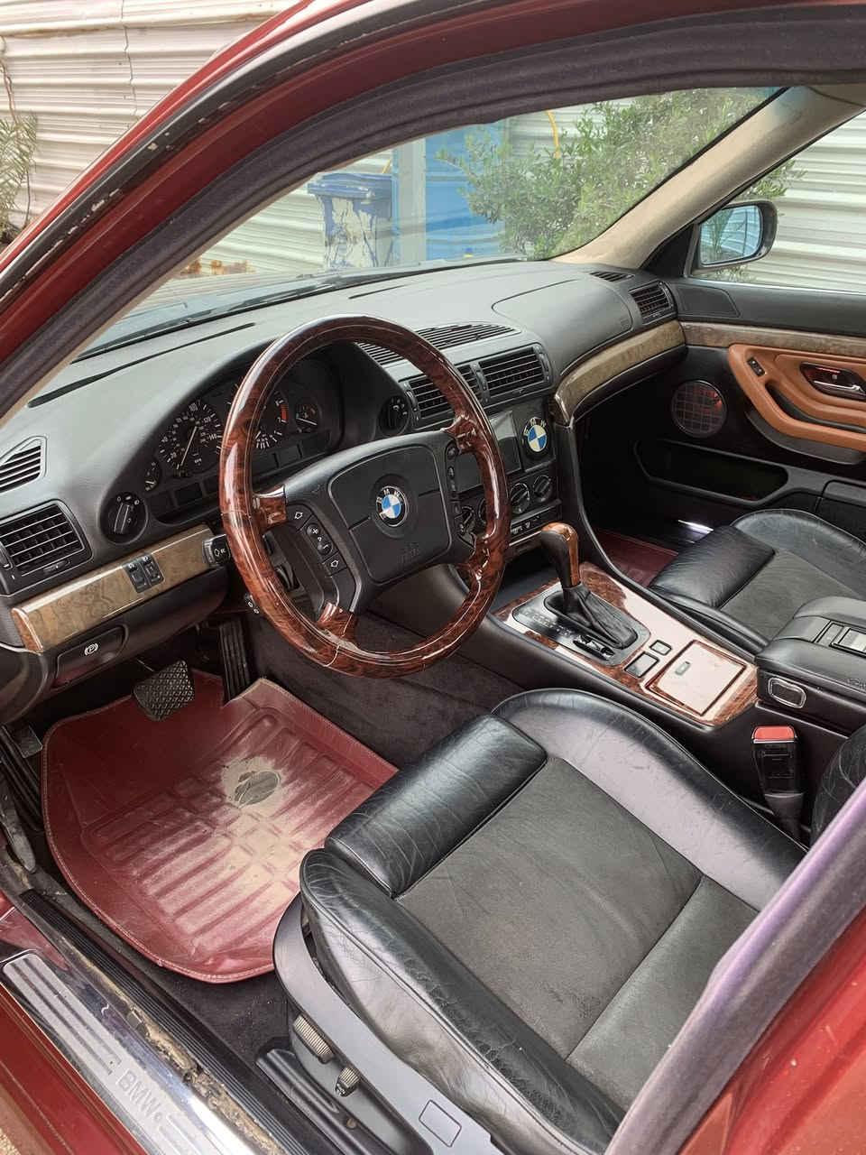 سلام عليكم كاسحه فول الفول 
موديل 95 امحدثه داخل خارج 2000
حجم 730  8 اسلندر امسكر
بصمه تشغيل
تشغيل عن بعد 
نظام ترحيب بالناره خارجيه وداخليه
استيرن كهرباء
باركود رمز سري بالجامه فتح وتشغيل السياره بدون بصمه
جنطه شفط
امراوس ابكاسحه 750
***********
سعر 88
عنوان بغداد حي الجهاد
