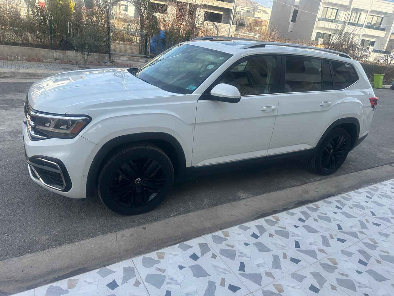 فولكس واكن اطلس 
الموديل2021
محرك 6سلندر تنفس طبيعي بدون توربو 
ماشية 52000ml 

مواصفات sel R line 
اعلئ فئة بالمواصفات 

بانوراما 
٧ راكب 
كشنات الامامي كهربائي وتدفئه 
كاميرات ٣٦٠  ودوار
رادار امامي وخلفي وجانبي  مانع اصطدام توقف ذاتي
 وتحديد مسار ونقط عمياء 
حساس امامي خلفي 
لايت ليد وزنون وداينمك وية الستيرن 
كيج إلكتروني 
بصمه وتشغيل عن بعد 
وبعد بيها هواي مواصفات 

السيارة حادث راس جملخ عكس السايق وشوية بونيد تعديل بار بدون صبغ ارباك طاك بس البرده وستيرن راجعها على شركة 
 
مكانها دهوك

والسعر 26500$ وبيها مجال
***********
***********
واتساب دهوك, العراق
