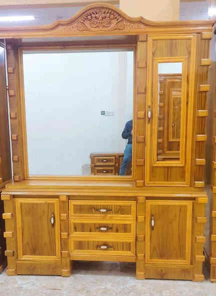 السلام عليكم الغرفة نجاره درجة أولى داخل خارج صاج ٥ملم نجاره ضهر جرجوبة تكمة موديل طابوكه سعر مليون ٩٠٠ رقم *********** واتساب
