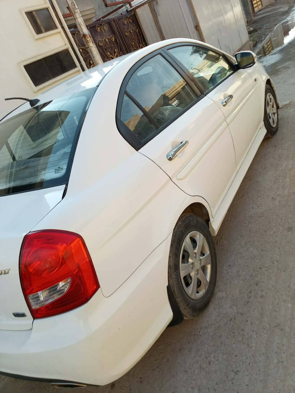 السلام عليكم اكسنت 2011 منغولي سياره مكفوله من الحادث بيها بس باردات خفيفه كير ومكينه جيد جدا سياره على ايدي وكلش نضيفه صدرها فوك الوسط تخم تاير جديد باتري جديد سياره خاصه من البيت للدوام باسمي بغداد مكاني عامريه رقم انكليزي باسمي *********** سياره بيها باردات بس بدون حادث خليجيه السعر 102  وبيها سونار شويه قديم واذا تريد تفحص من جديد عادي
