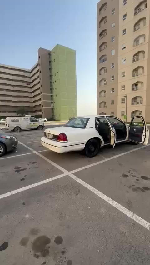 فورد فكتوريا البيع بوليس
شاشه يوتيوب 
منضومه غاز ١٢٠ لتر
كشن جديد
تخم تايرات 
الايتات زنون جدد
سعرها ٤٥ وبيه مجال الي يريد مايشتري لا يطب 
رادله بس درايف شفد 
مكاني بغداد


**إذا كنت صاحب هذا الإعلان وتريد حذفه لأي سبب، رجاءا أرسل رسالة إلى الدعم الفني**