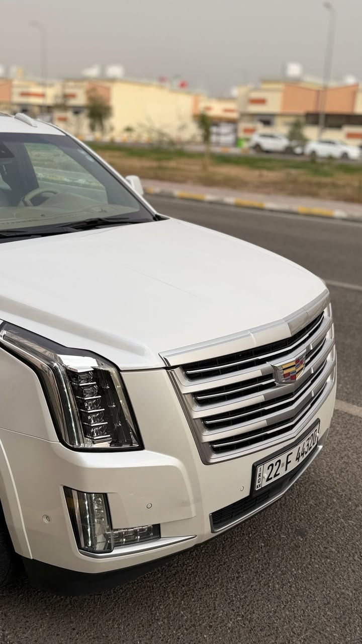 السلام عليكم كديلاك اسكاليد موديل 2018 خليجي وكاله المنصور بلاتينيوم VIP دبل رادار فول مواصفات هزه ورقم اربيل الجديد كفاله ضربه وتبديل وصبغ وبارد وشخوط حته الدعاميات ماشيه 105KM جديده السياره . 
العنوان : بصره 
رقم الموبايل : ***********
