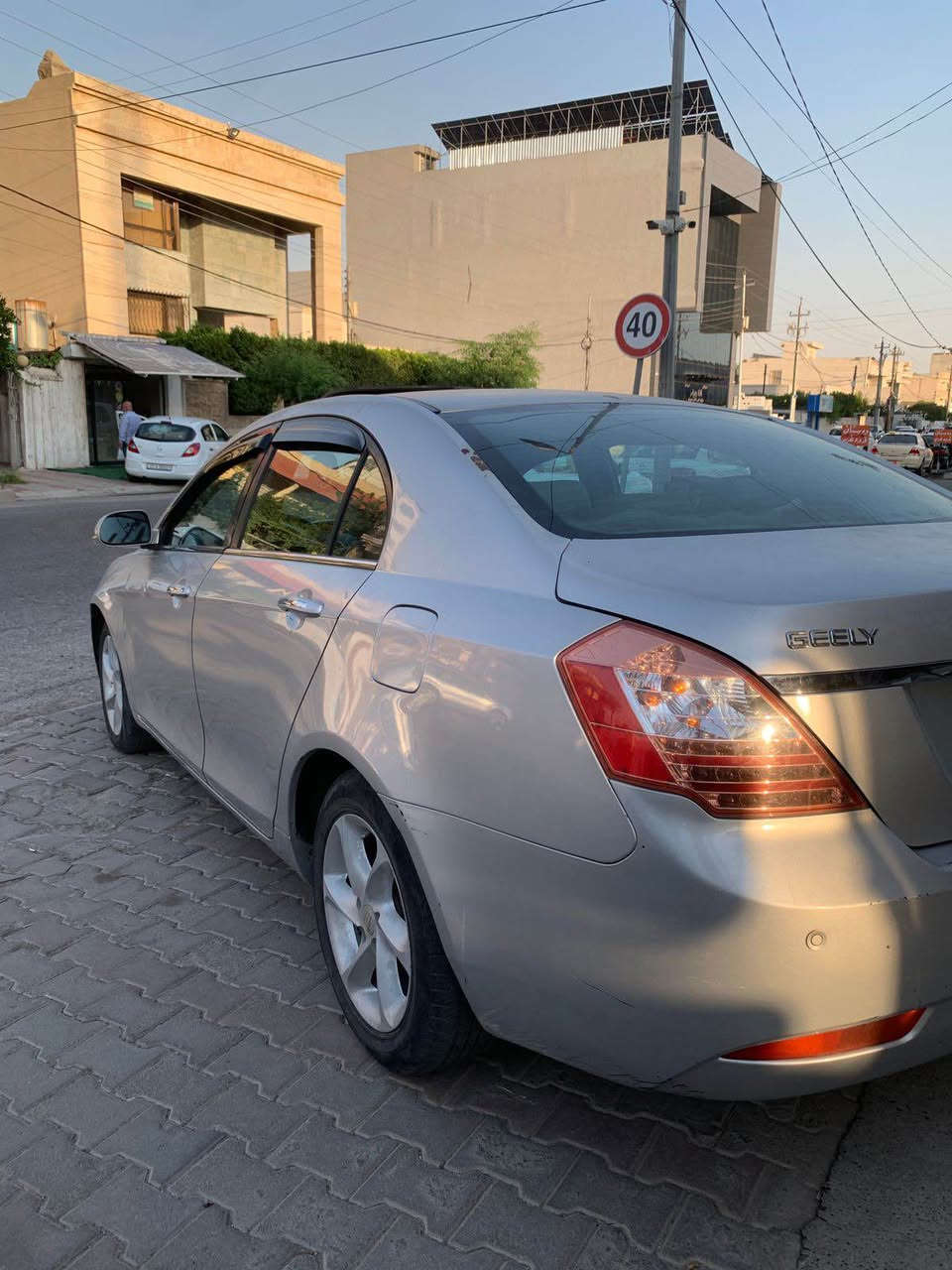 Jeely emegrand 7 
      #214 
Model 2014 
بێ سبوغ 
شوخت و قۆپی هەیە 
کالبونەوە سەقف 
مەکینە / V4 کەپس
رەقەم و سەنەوی کۆن 
ڕۆیشتن ١٤٠ هەزار کم 
مواسفات فوول 
نرخ / ٥٩مجال
*********** واطسب أربيل, العراق
