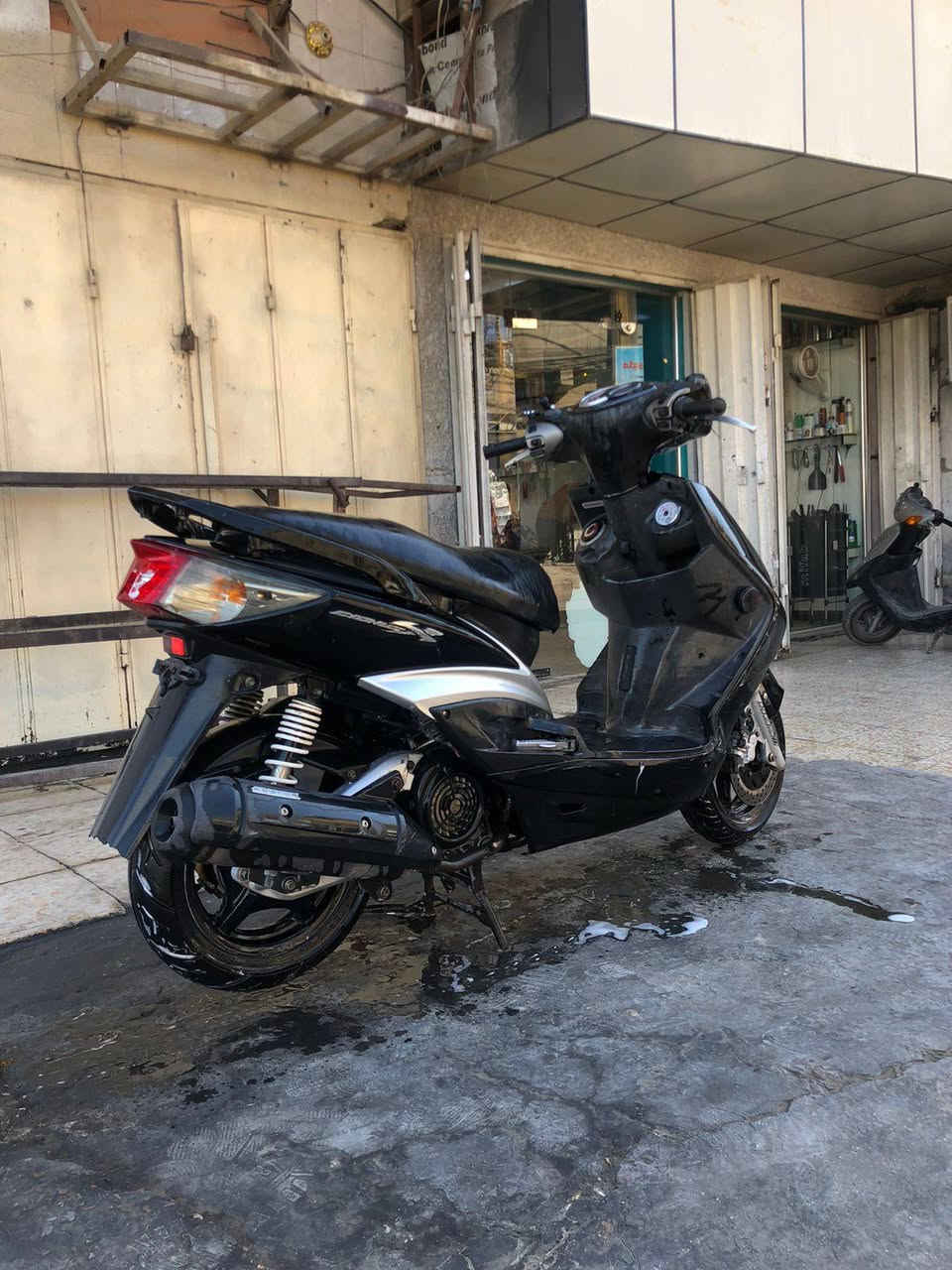 السلام عليكم سكنس فحل نوزل طلاعات للبيع دراجه نضيفه مكينه نضيفه مستعجل علبيعة العنوان بغداد الطالبية للاستفسار تواصل علرقم  ***********
