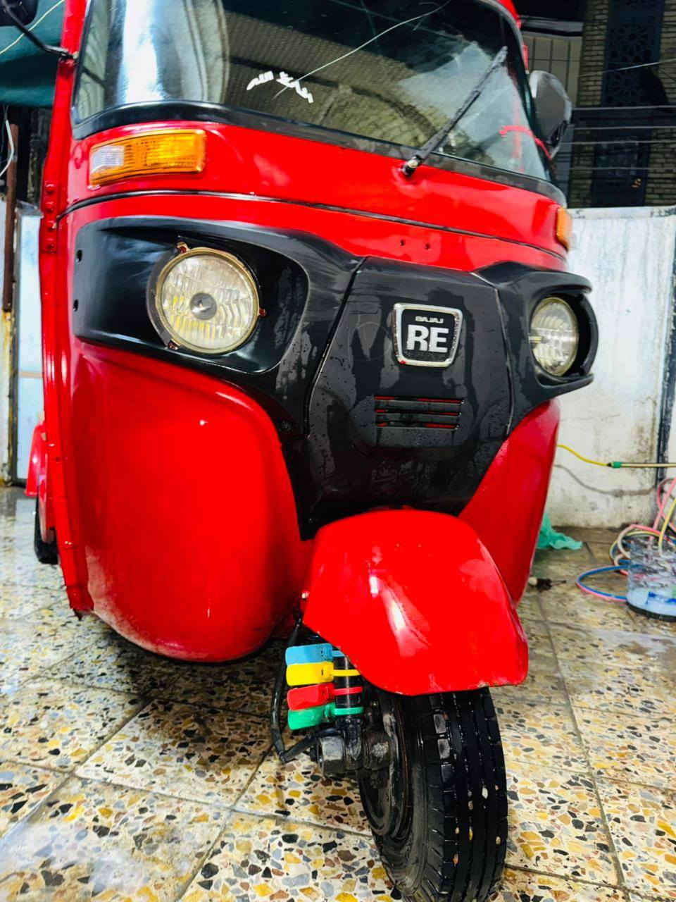 السلام عليكم 
تكتك موديل 2018
تكتك خير من الله تعمير كله جديد ترايك وين ما يعجبك
دبلات تايرات جادر كهربائيات كله جديد 
بيه شبر بارد ب لغد اليسرى الباقي كله جديد خير من الله 
عنواني بغداد حي الجهاد 
الرقم:***********
