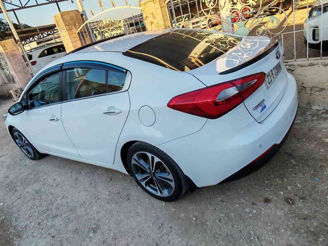 للبيع كيا سيراتو موديل  2016  رقم انكليزي سليمانيه ماشيه 120 ألف سيارة مكفوله من الضربه والصبغ والتبديل  والحالوبالسعر137 وبيها مجال قليل مكان النجف للاستفسار اتصل ***********
فول مواصفات عده البصمه 
حساسات امامي خلفي 
لد امامي خلفي 
اشاير مري + مري شفط 
فتحه 
مثبت سرعه 
ثلاث انضمه قياده (نورمايل-ايكو - اسبورت)
تبريد قطعتين 
خمسه ويل كب 
مانع انزلاق 
حساس تاير
