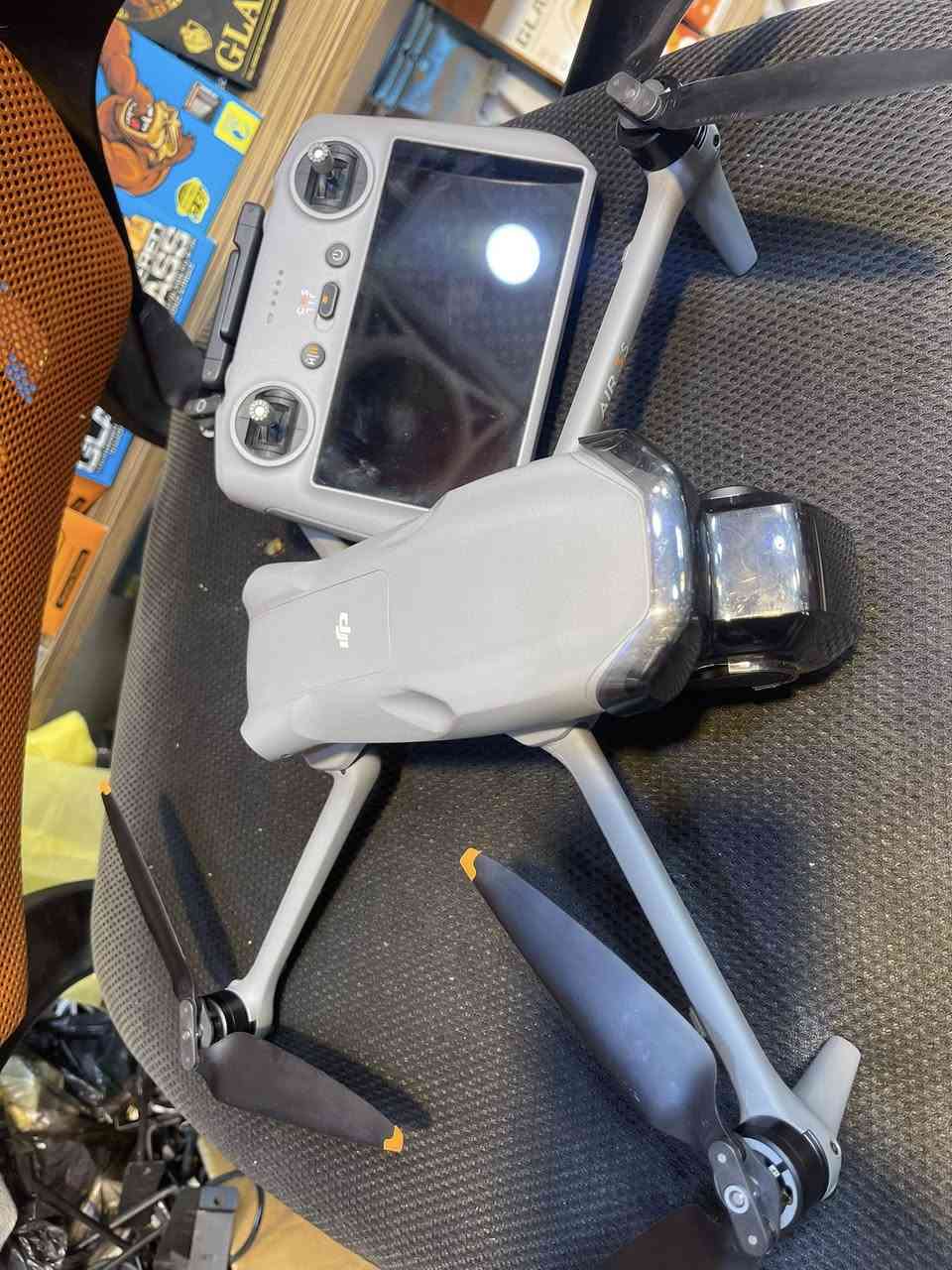 Dji air 3s
كومبو فول 
3بطاريات مع الشاحنة 
جنطة مالته الابلادية 
عدسات فلاتر ND
جوستك RC2
ريش جدد
*********** 
العنوان البصرة / القبلة
