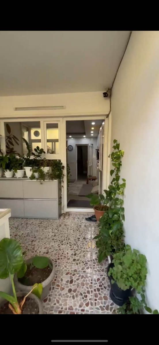 ‎🏛 خانویەک بۆ فرۆشتن لە شوێنێکی زۆر باش
***********
‎📍 شوێن: بەهاری نوێ بەرامبەری بازاری سپی 
‎🟩   موقعەکەی زۆر باشە و خانووەکە نوێیە✔️
‎🏛 زانیاری گشتی:
‎▪️  قەبارە: ١٠٠ مەتر
‎▪️  دوو نھۆم / دوو طبەق 🏛
▪️ هیچ کێشەیەکی نییە
‎🏛 پێکهاتە:
‎▪️  + بەیتونە هۆڵ + ژوورەکان (٢نوستن+ میوان) ✔️ 
‎ ▪️ مطبخ (عەمەل + سارد) نوێ + ٢ حمام+ ٢ تەوالێت 
‎ 📞 بۆ زانیاری زیاتر پەیوەندی بکەن بە ژمارەوە:
0750 786 4228
⸻
‎ العربية
***********
🏛 منزل للبيع في موقع ممتاز جداً
📍 الموقع: منطقة بهاري نوي، مقابل بازار سبي
🟩 الموقع ممتاز جداً والبيت مُجدّد وجاهز ✔️
🏛 المعلومات العامة:
▪️ المساحة: 100 متر
▪️ البيت بطابقين 🏛
▪️ لا توجد أيّ مشكلة في البيت إطلاقاً
🏛 المكوّنات:
▪️ صالة + غرف (غرفتان نوم + غرفة ضيوف) + بیتونة ✔️
▪️ مطبخ (حار + بارد) جديد
▪️ 2 حمّام + 2 تواليت
📞 للمزيد من المعلومات الرجاء الاتصال على الرقم:
0750 786 4228 أربيل, العراق
