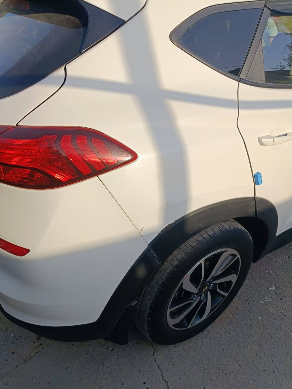 سلام عليكم توسان 19 وارد أمريكي رقم بغداد 
بيها قطعه وحده صبغ سياره جاهزه 
مابيها أي نقص ***********
