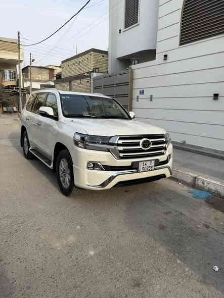 لاندكروزر GX.R موديل 2017 وايت اديشن 
6 سلندر

السياره جديده حرفيا ماشيه (72) ألف كيلو متر حقيقي شرط الفحص
السياره مغلفه بالكامل ppf نانو من الزيرو
السياره كفاله عامه من الشخط (عدا باب السايق بي تقسيم فقط) بدون لا بارد لا شخط لاتبديل لا اي شي 
السعر 515 وبي مجال للشراي 
السياره رقم بصره الجديد ومكانها بصره
للاستفسار  ***********
