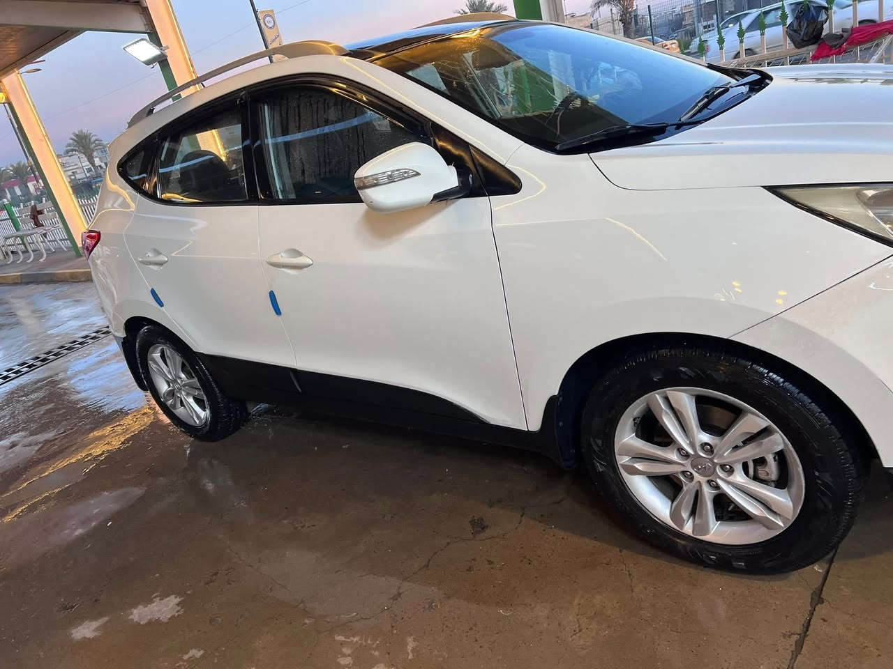 السلام عليكم
للبيع  
توكسن خليجي 2012 
السعر 145 مجال بسيط ج
صبغ فقط شبر اسفل باب النفر
محرك حجم 24
محرك كير تبريد طخم شرط 
موصفات 
شاشه ايباد كامره خلفيه 
تحكمات استيرن 
اشاير بالمري
ويلكب 

سياره جاهزه من كل نواحي طخم تايرات جديد 
رقم اربيل جديد هزه جديده سنويه جديده شرط التحويل 
مكان سياره موصل 
***********
***********
— في ‏‏الموصل‏‏.
