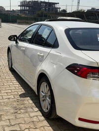 كورلا للبيع موديل 24 وماشيه 24 الف بيها ملاحطتين بسيطه  سعرها 145 وبيه...