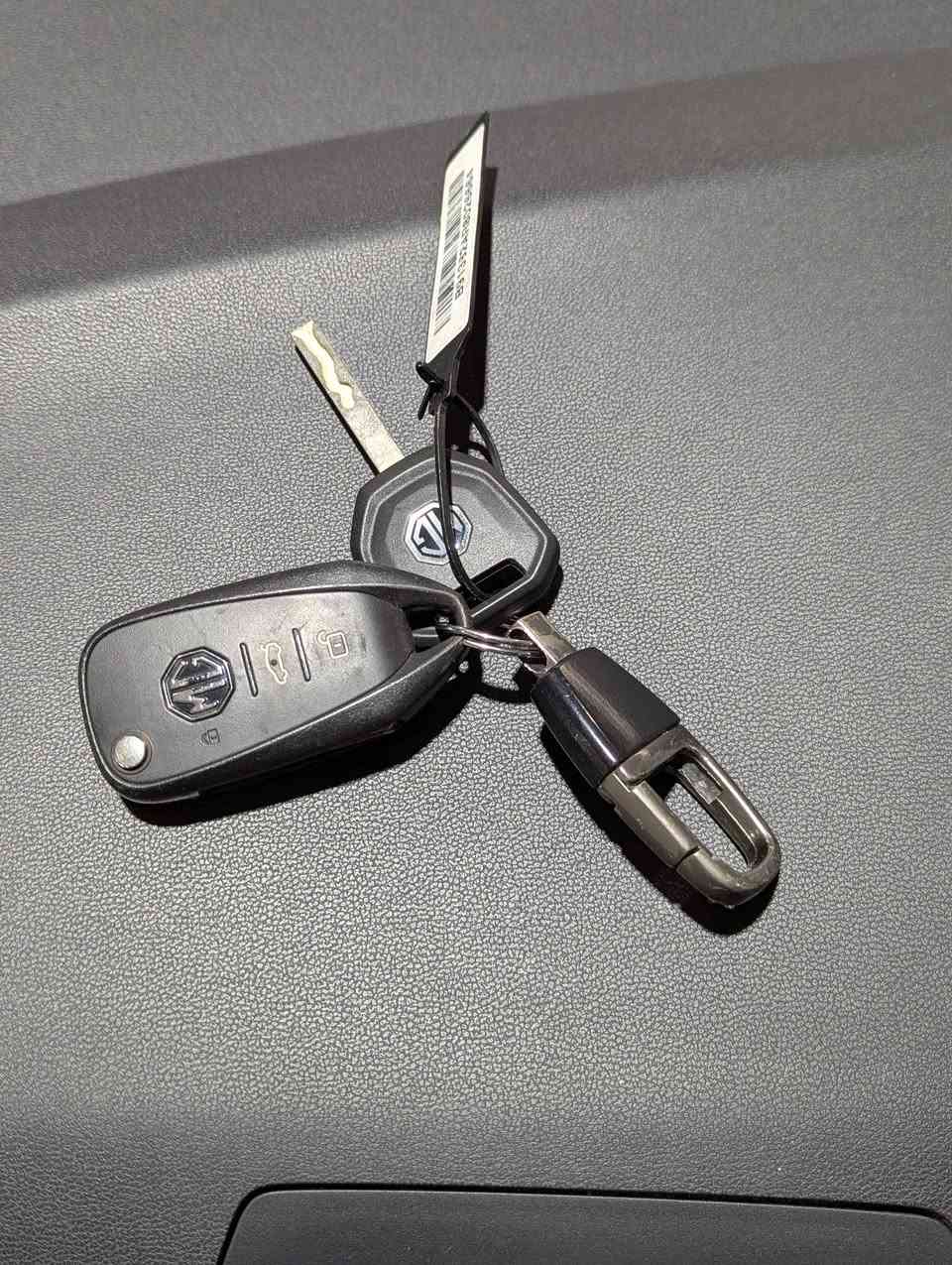 MG3 2025 

بسم الله الرحمن الرحيم

سیارة ام جي 3 موديل 2025

صبغ:بدون صبخ 

سيارة رقم سليمانية 

ماشية:18000كم

سيارة صفر مثل شركة لا داعي لوصف گير أو المحرك

للاستفسار:***********
