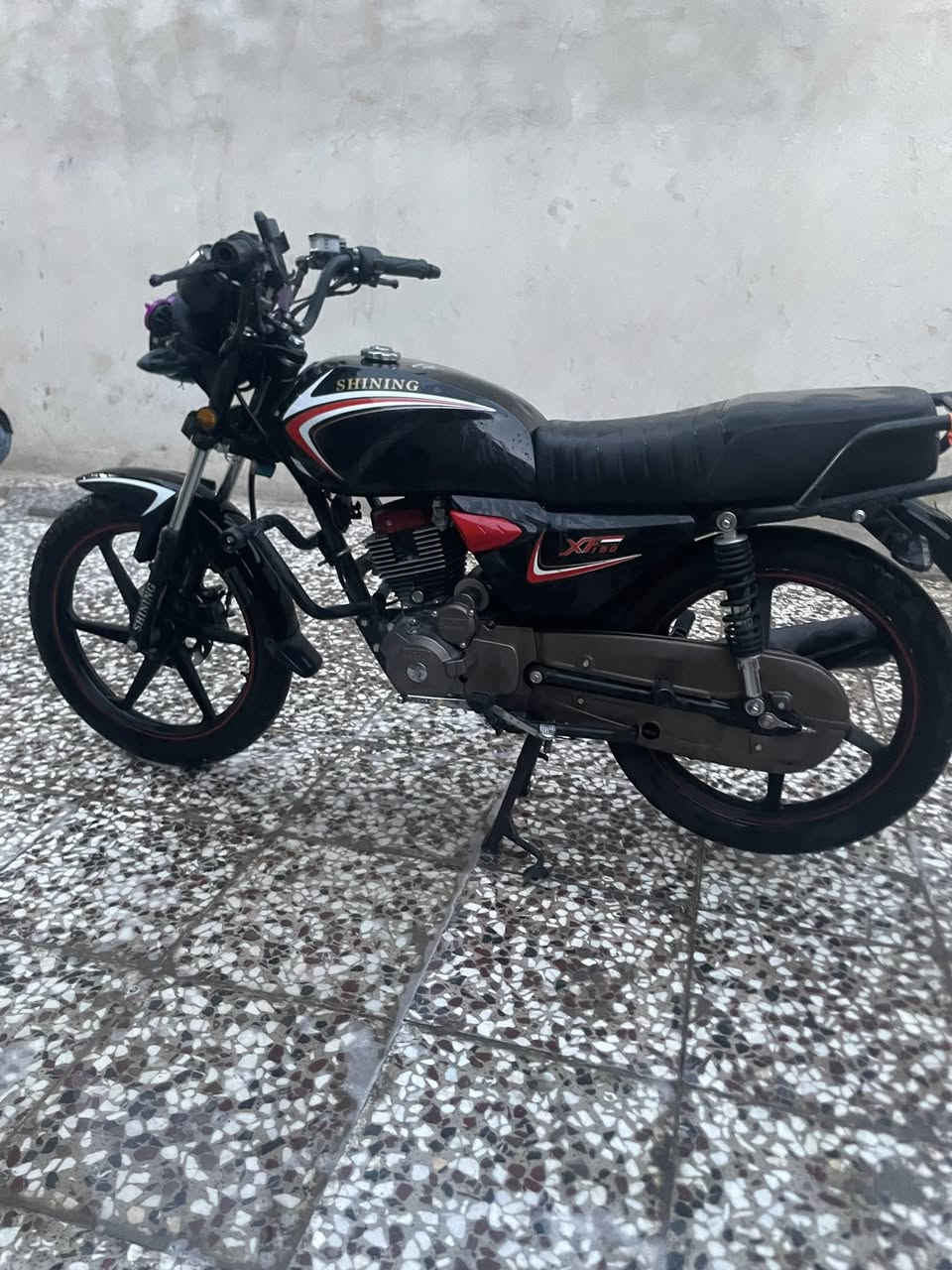 لسلام عليكم شانك 2025 دراجه جديده رمبه حجم المكينه 150cc رقم بغداد انكليزي تحويل ثاني يوم السعر مليون و750 وبيها مجال للشراي ***********
