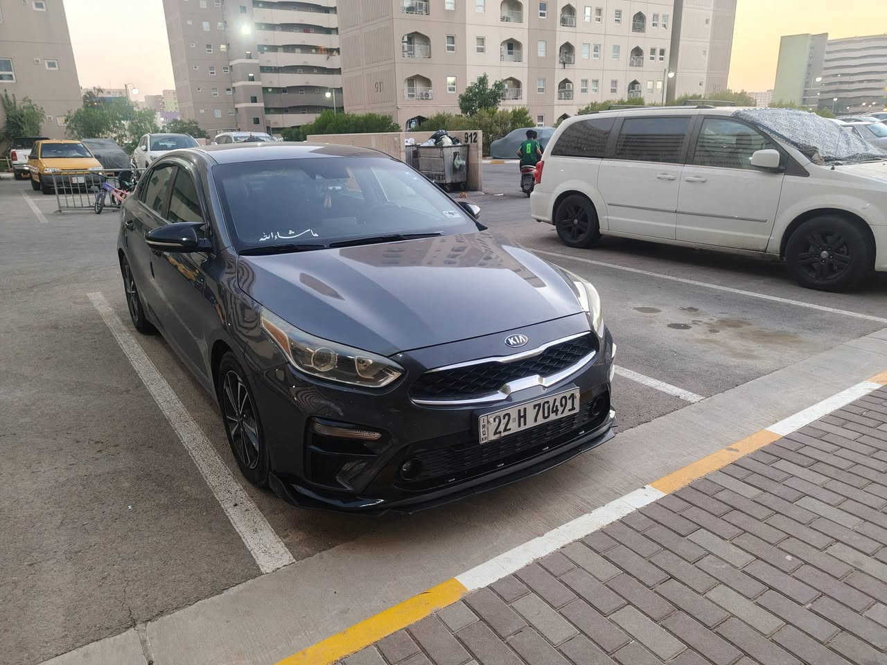 سلام عليكم 
كيه فورتي موديل 20 كير عادي ابدل كير ATبدون زلغ ويار كله ابلاد بدون ايرباك بسمي رقم جديد حادثه فقط بنيد ابدل فقط مواصفات عاديه اوتو بريك تحكمات شاشه مال 24كله عربي حته الدشبول خمسه ويل كب علا وضع الشركه سعره 125عنوان بغداد بسمايه *********** بي وتساب
