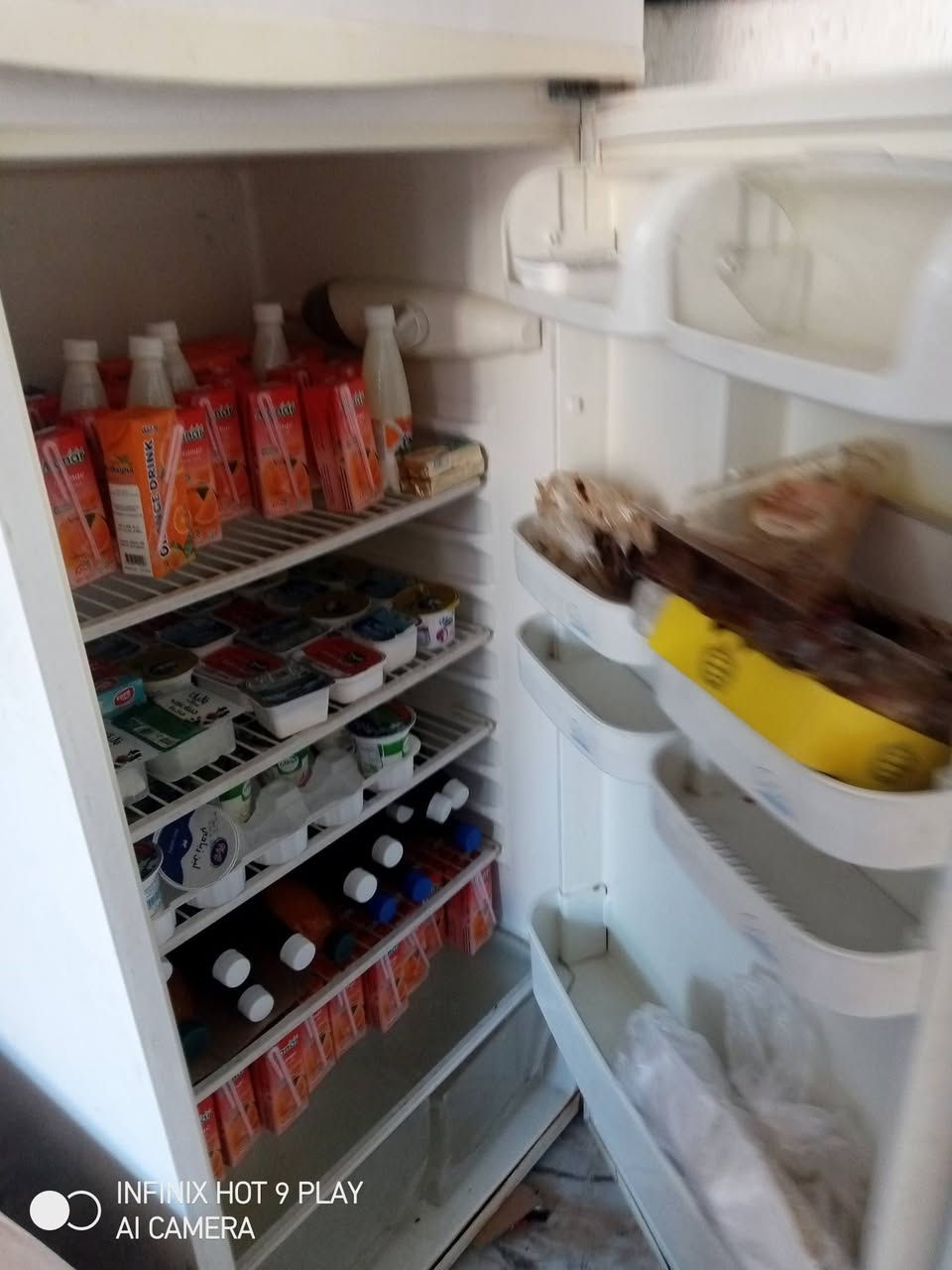 ثلاجه حجم 14قدم نضيفه جدا شرط الشغل ولتجميد السعر 175 اوبيه مجال مكاني الحيانيه ***********
