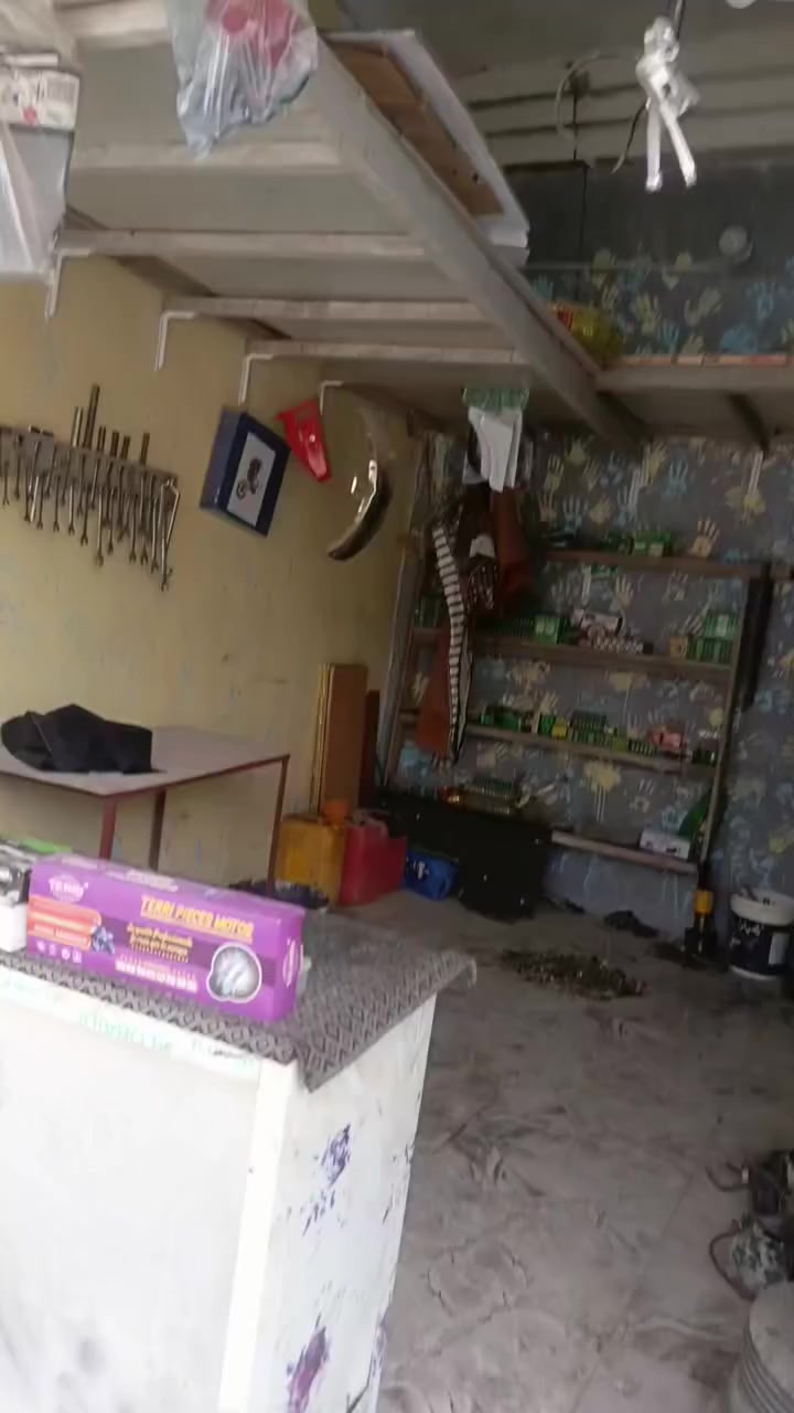 سلام عليكم اخوان يوجد قطع غيار اصليه تكتك ستوته  4 كير للبيع اخوان الغراض مال محل وتم تعزيله والبيع بسعر الجمله  الشراي كل الغراض الموجوده بالفيديو يعني ماكو مفرد ***********
