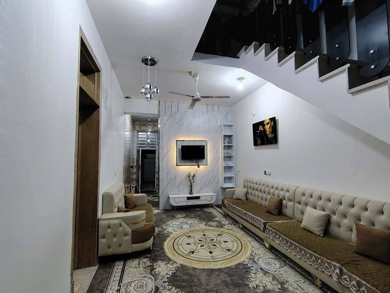 دار للبيع مساحه 160متر بناء حديث طابق واحد جاهز عالي عن الشارع عنوان حي العسكري شارع 80 مقابل الاستدارة مال المهندسين خلف الجملون الأبيض السعر 155وبي مجال للاستفسار الاتصال ***********
***********
@إشارة
