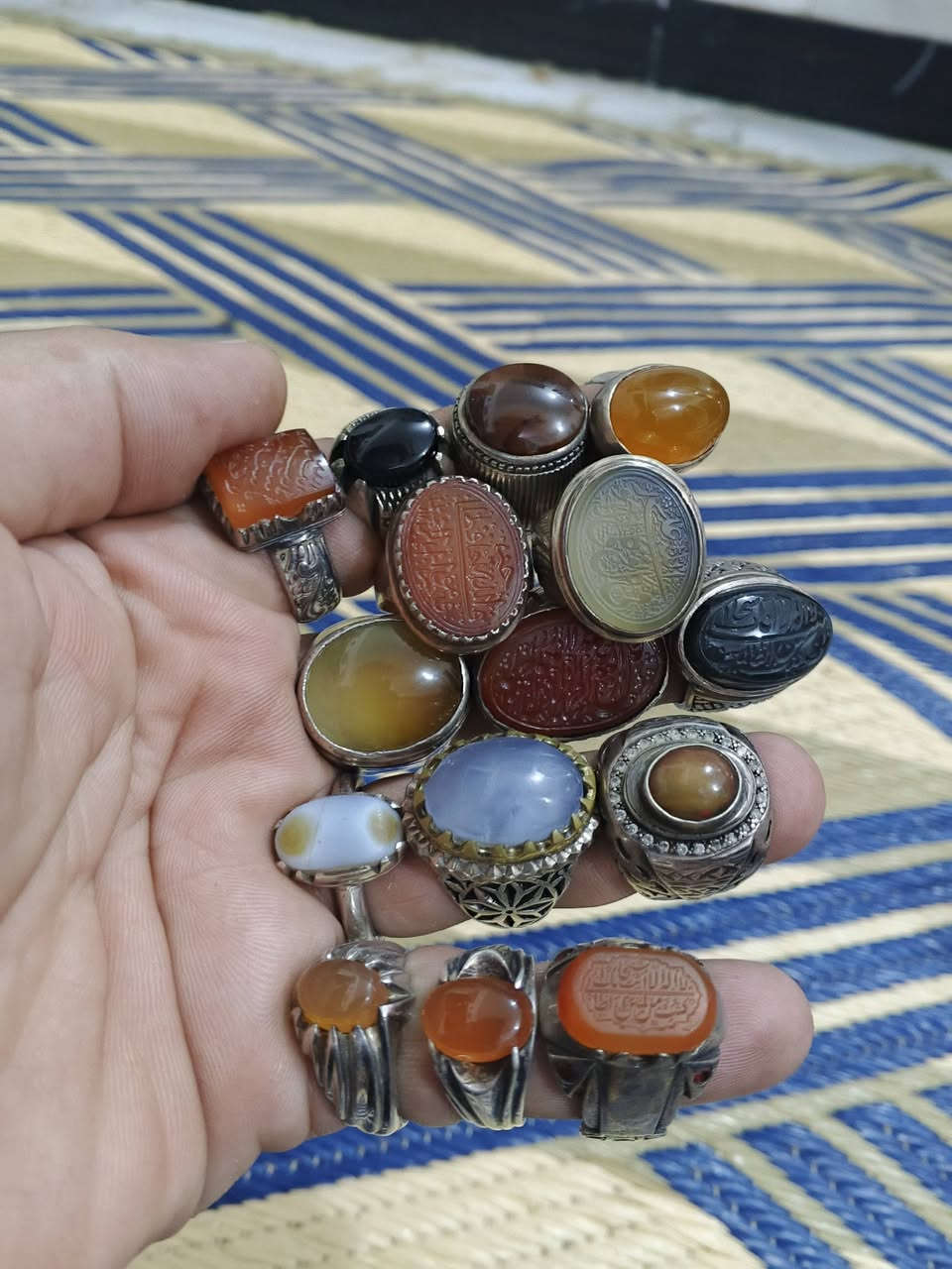 السلام عليكم ورحمه الله وبركاته 
تخفيضات شباب مجموعه من الخواتم القديمه وصياغه اليدويه الي مهتم يتفضل خاص حبايب يوجد توصيل كافه العراق


**إذا كنت صاحب هذا الإعلان وتريد حذفه لأي سبب، رجاءا أرسل رسالة إلى الدعم الفني**