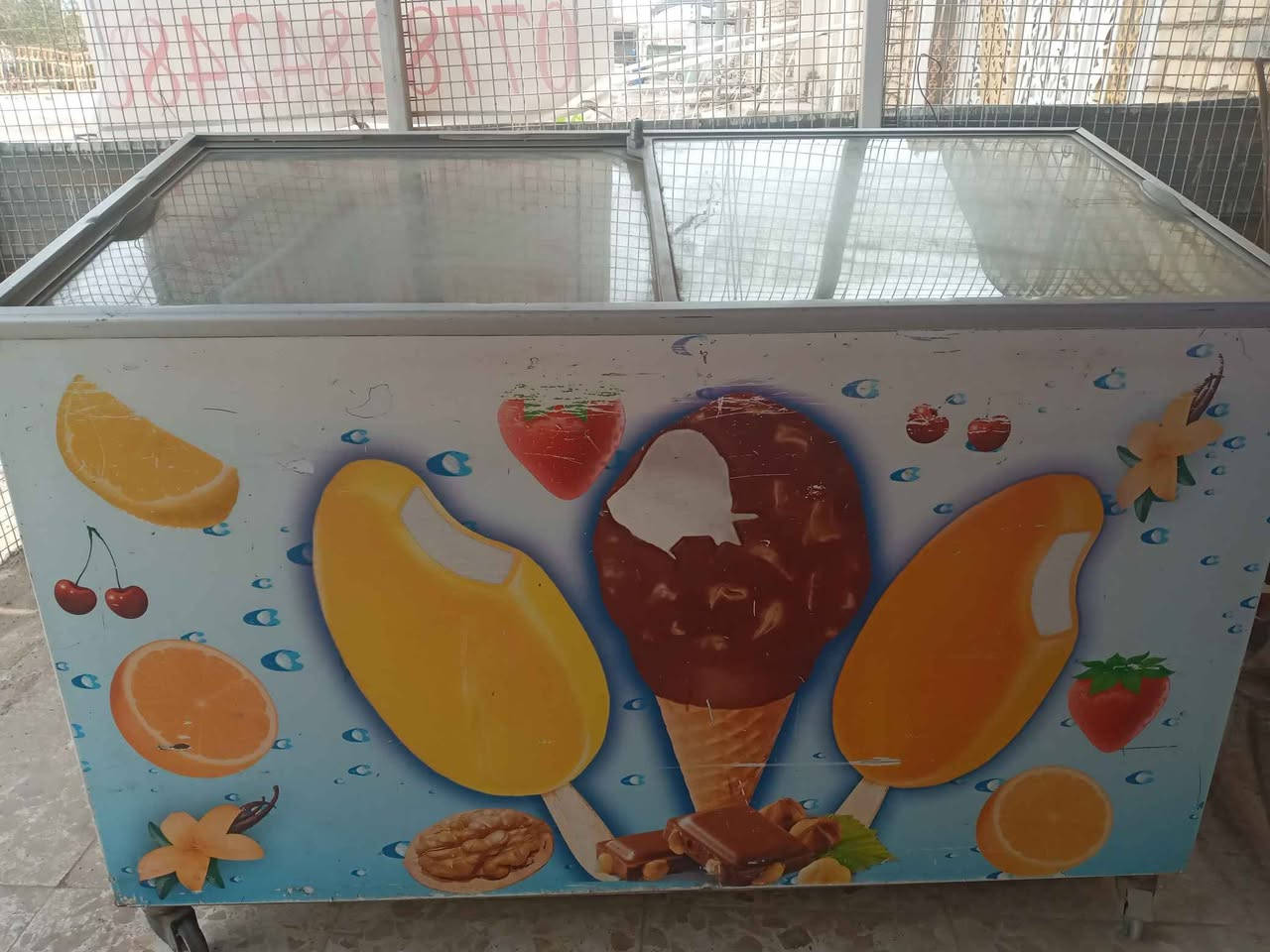 سلام عليكم// براد كبير  ٧درجات تبريد  +مجمدة سحب مال مرطبات للبيع  نضيفات ما مستخدمات هواي شرط تبريد الاستفسار الاتصال على رقم ((*********** )) ما متواجد على الفيسبوك لا تراسد ما ارد هاذ رقم 👆 صاحبهن  وتصل عمارة, ميسان
