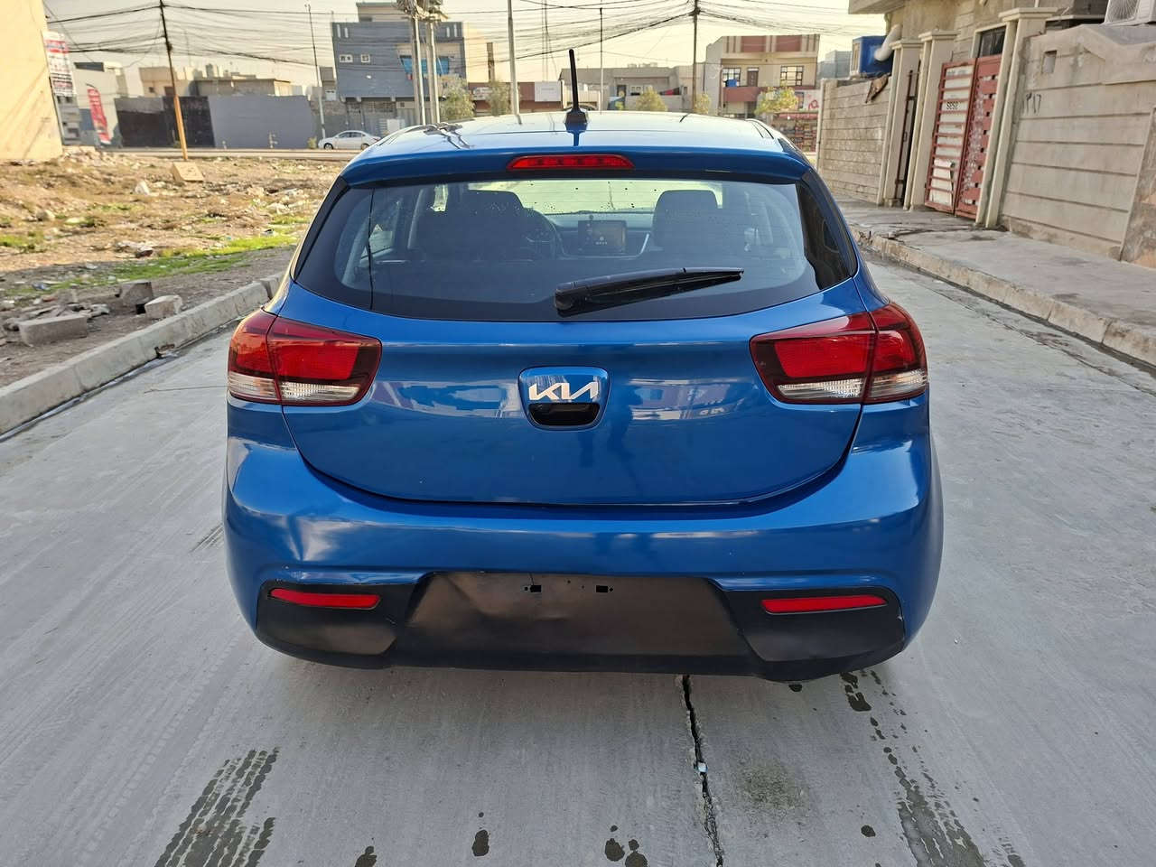 السلام عليكم
للبيع كيا ريو 2023
 السياره ماشيه 34mi
الضرر قبغ الصندوق فقط صبغ 
السياره من الخارج مغلفه استيكر اصفر راح انزل رقم الشاصي مع الصور
المواصفات S المعروفه 
تحكمات جهتين 
شاشه كبيره كار بلي USB
محرك 16 دوش 
كير CVt
السعر 112 وبيها مجال 
السياره بدون رقم ترقيم  شمالي 
التواصل ع الرقم  ***********
