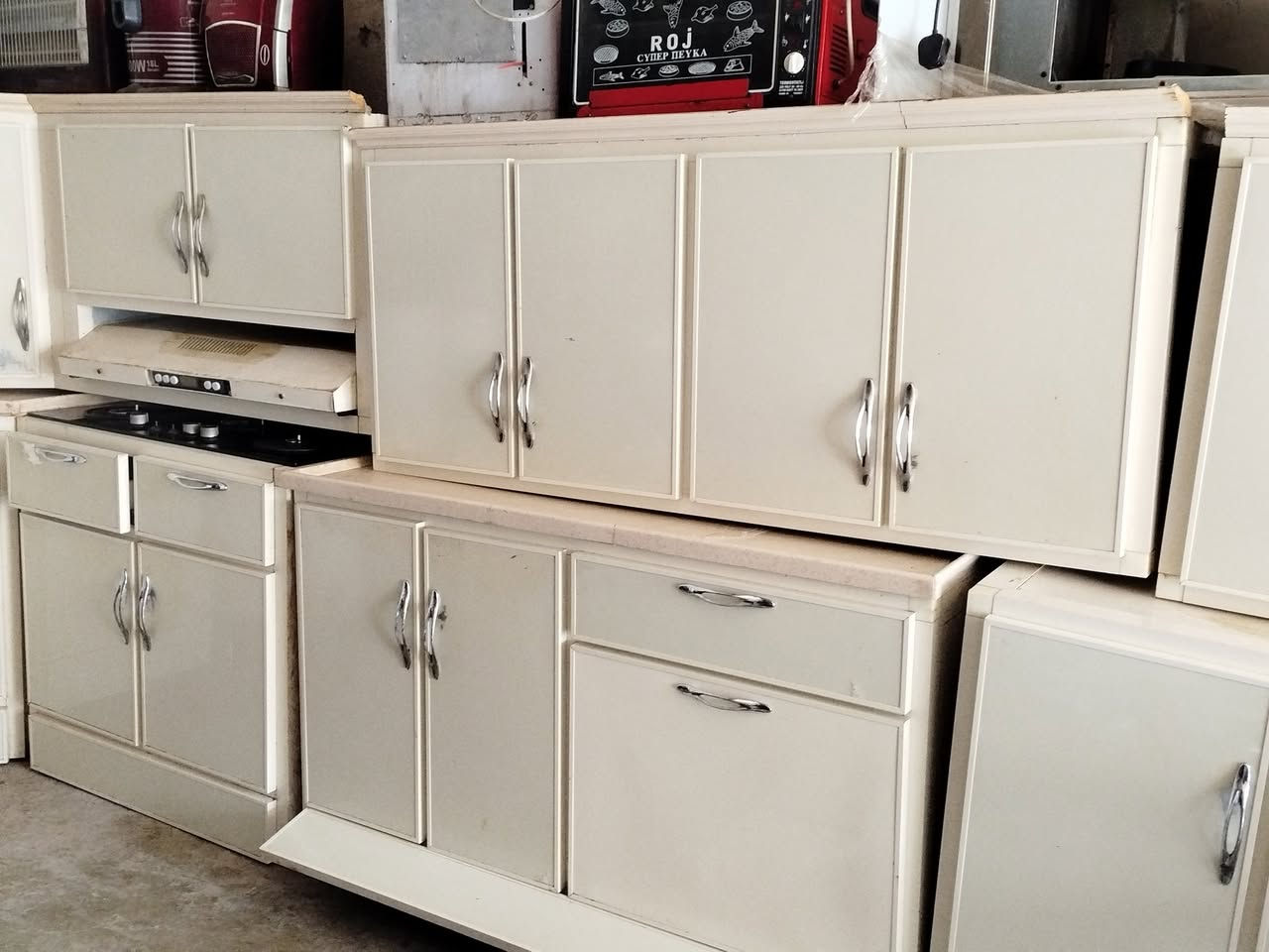 سلام عليكم 
متوفر الان كاونتر احطاطة اصلي نضافة 90 % مع الطباخ و المفرغة بسعر مناسب جدا و متوفر ديلاب حديد و كافة الاغراض المنزلية في مزاد المدينة لبيع الاغراض المنزلية الموقع جلولاء النافورة مجاور هلا ماركت خلف العيادة البيطرية رقم ***********
