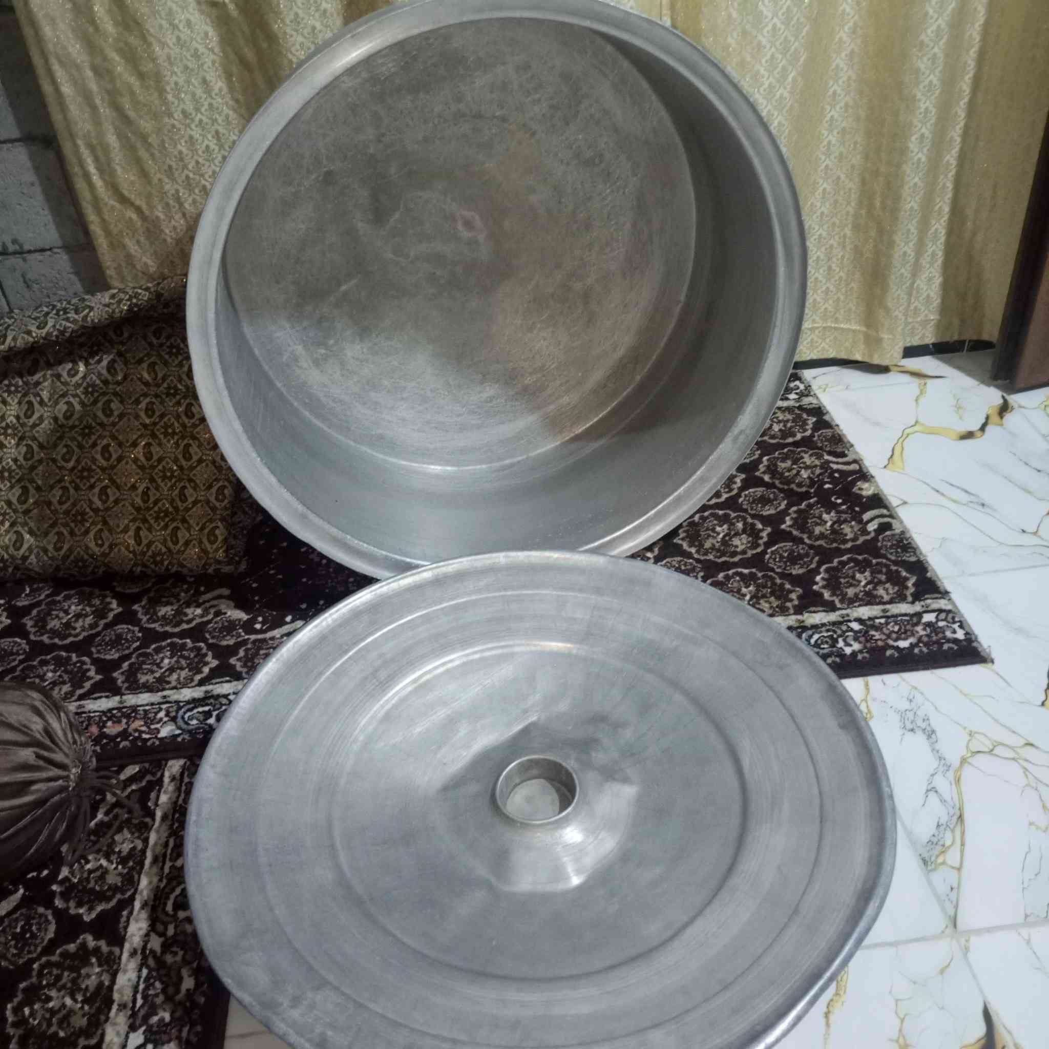 السلام عليكم جدر للبيع حجم كبير  العرض 90هو والغبغ السعر 100الف الشراي يجي خاص او الاتصال ***********
