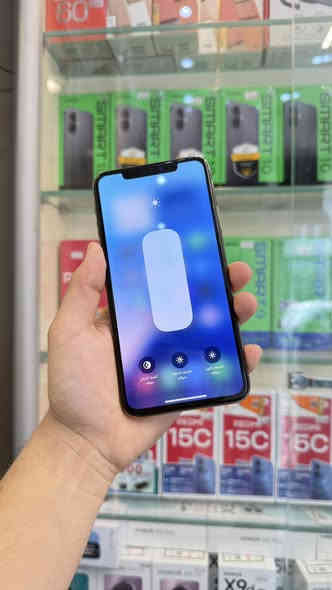 ايفون 11 برو ماكس دبل سيم كارت ذاكرة 256 بطاريه 93
مبدل شاشه فقط❗️والشاشه نوعيه كلش حلوه 3 خيارات والجهاز كله شغال 100‎%‎ بصمه الوجه كله شغال ✅✅
وبي وصل ضمان من المركز السعر 275 الف قفل 🔥🔥
بغداد / البياع شارع 20 اسم المحل مركز حسان للموبايل 
 ***********. ومتوفر خدمة توصيل
