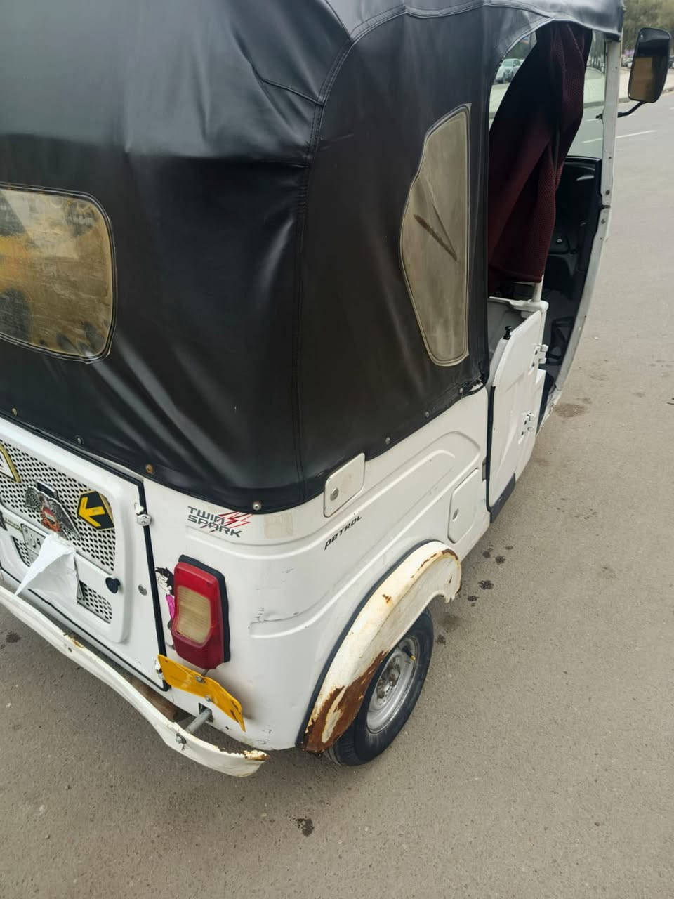 السلام عليكم تكتك للبيع مودل 2021 السعر 7500 بيه مجال المكان بغداد العلاوي رقم الهاتف ***********
